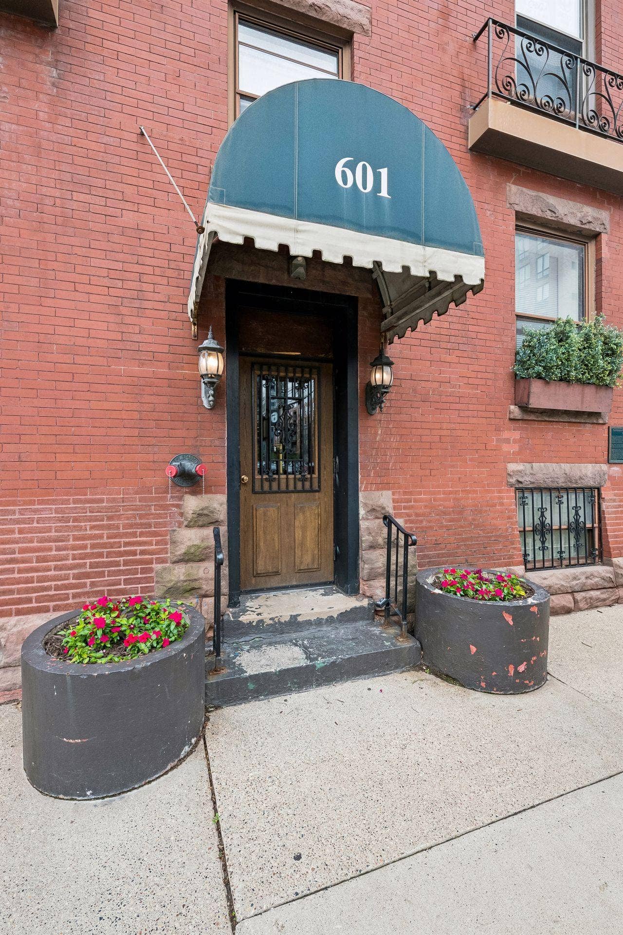 601 S 9th Street, #1, 24, Minneapolis, MN 55404 601 S 9th Street, #1, 24, Minneapolis, MN 55404