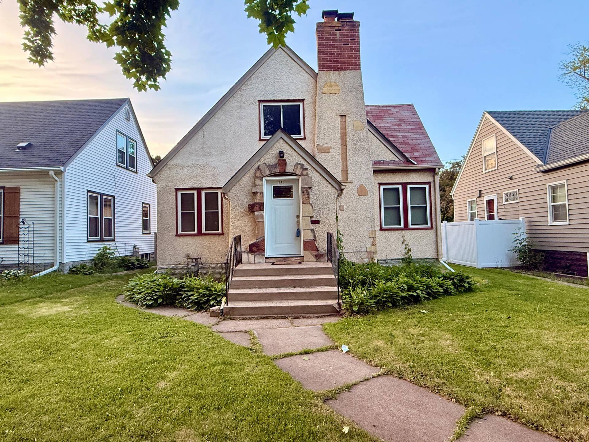 751 Cottage Avenue E, 98, Saint Paul, MN 55106 Front