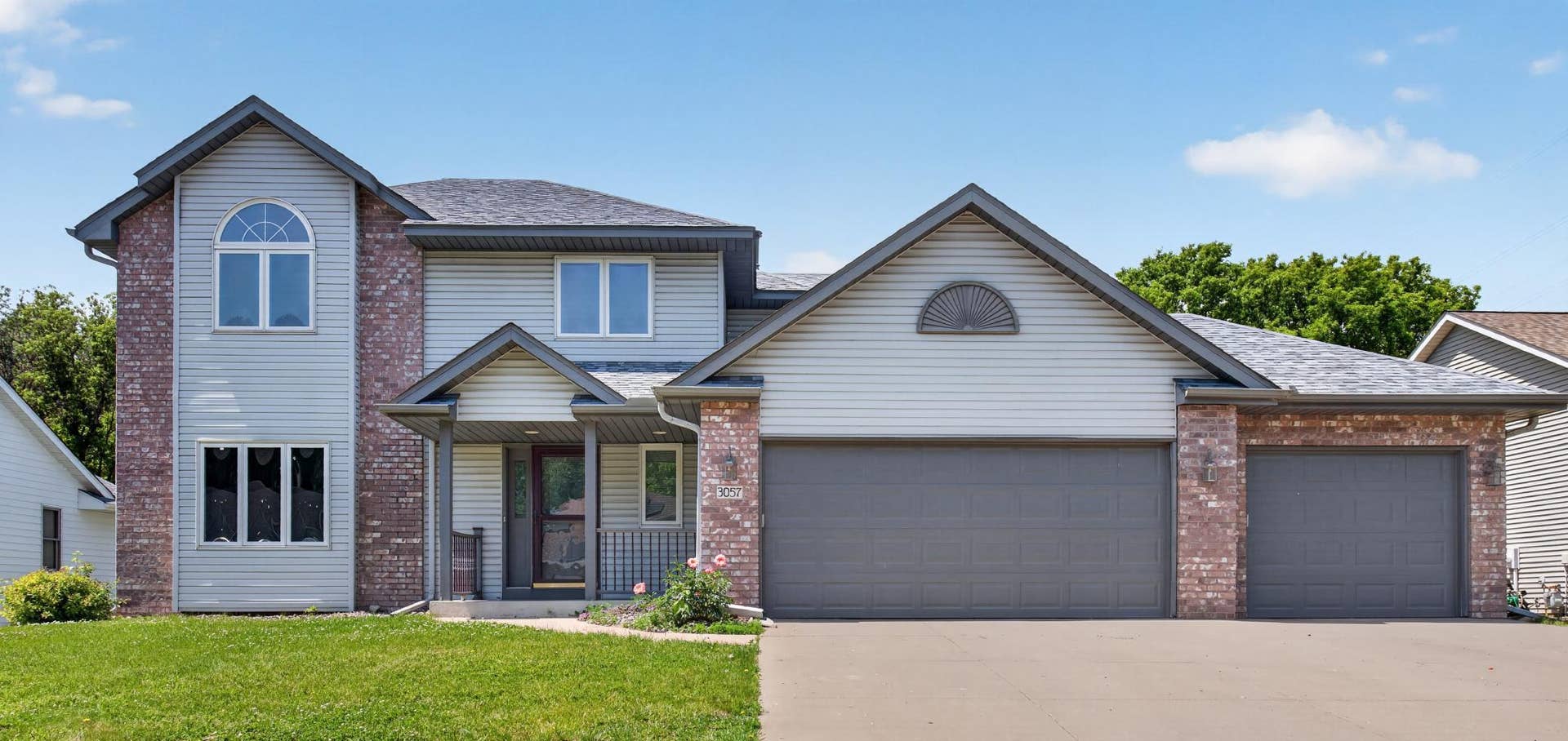 3057 Walter Street, Maplewood, MN 55109 Welcome Home!