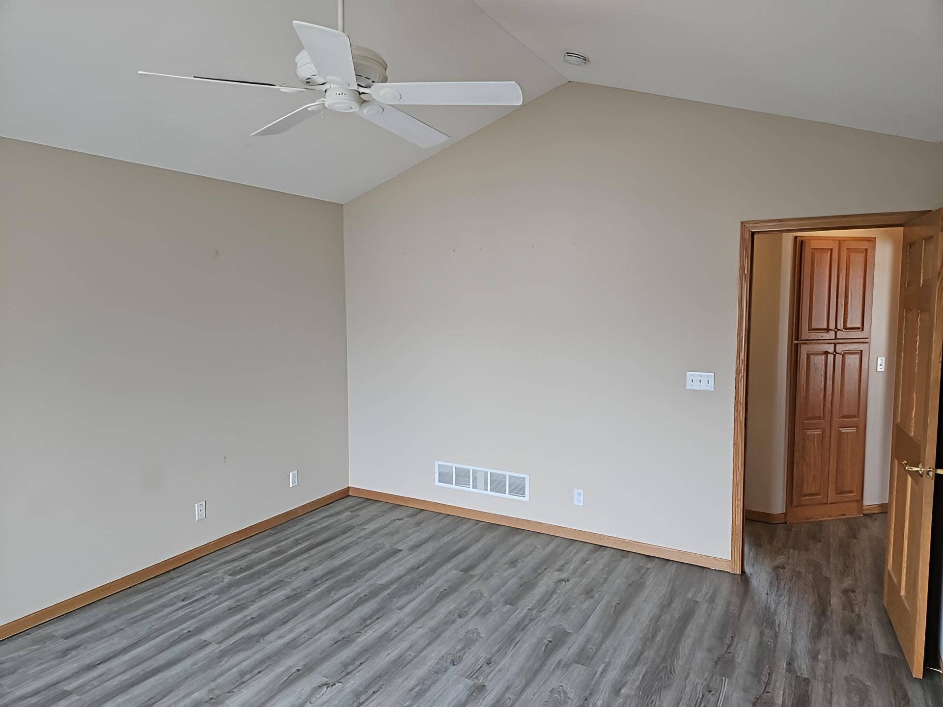 5928 Pintail Lane, White Bear Lake, MN 55110 IMG_20260514_143744~2.jpg