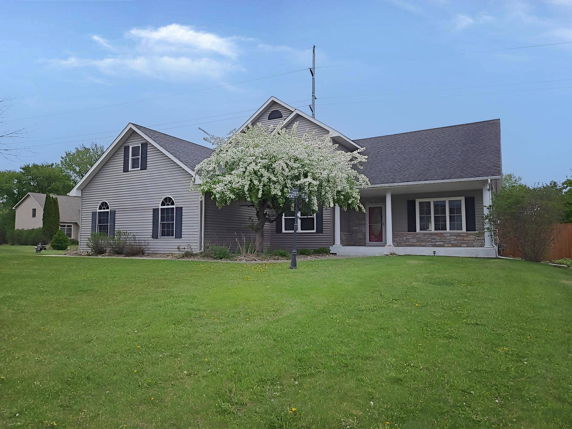 5928 Pintail Lane, White Bear Lake, MN 55110 IMG_20260514_152238~2.jpg