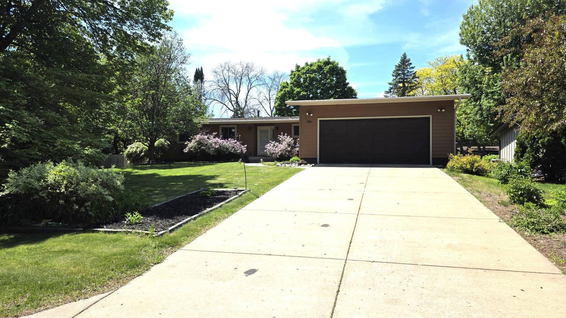 8009 Edgewood Avenue N, Brooklyn Park, MN 55445 Front.jpg
