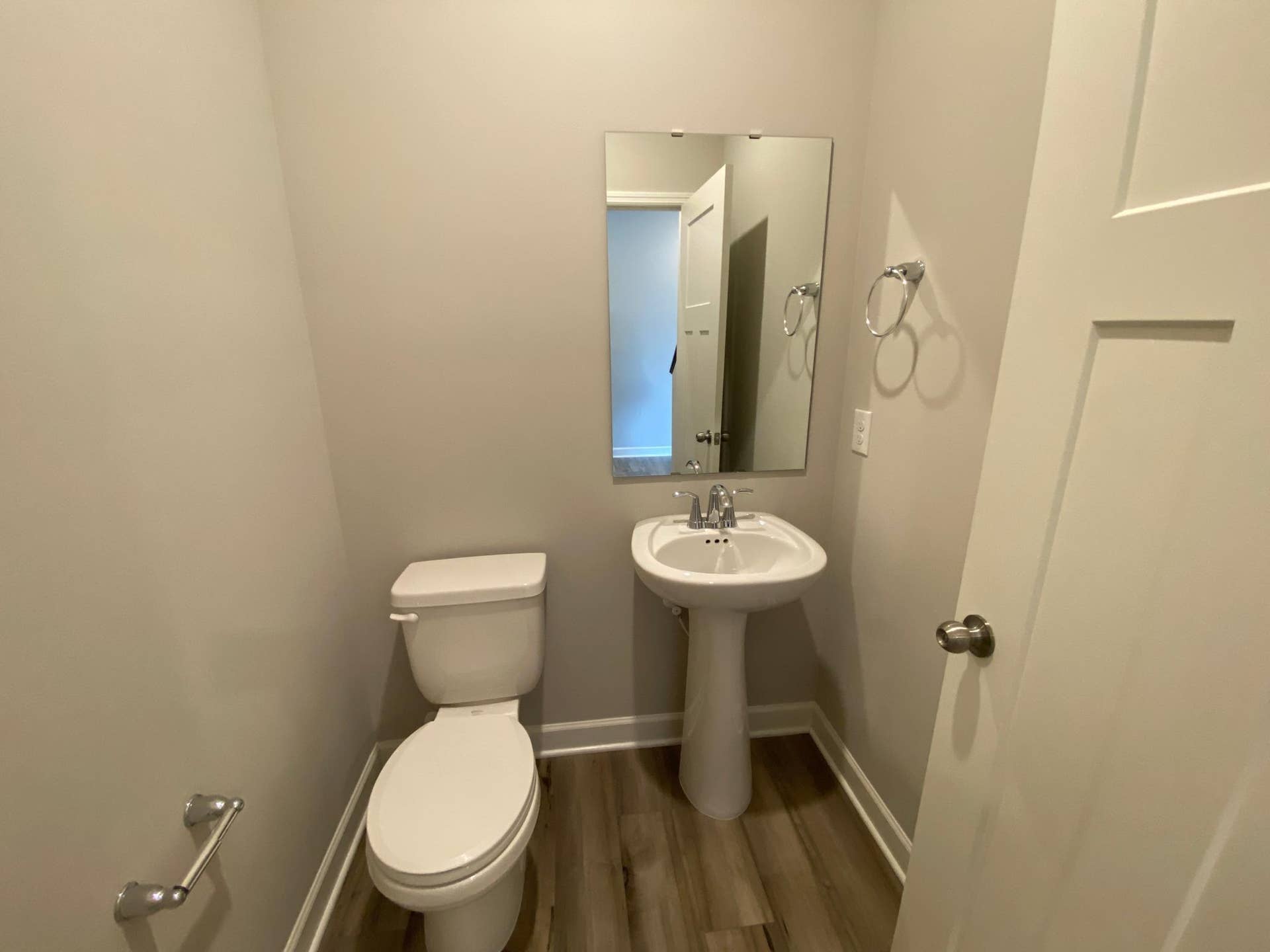 188 Jean Avenue N, Lake Elmo, MN 55042 Spacious Half Bath on the Main Level off the Foyer.