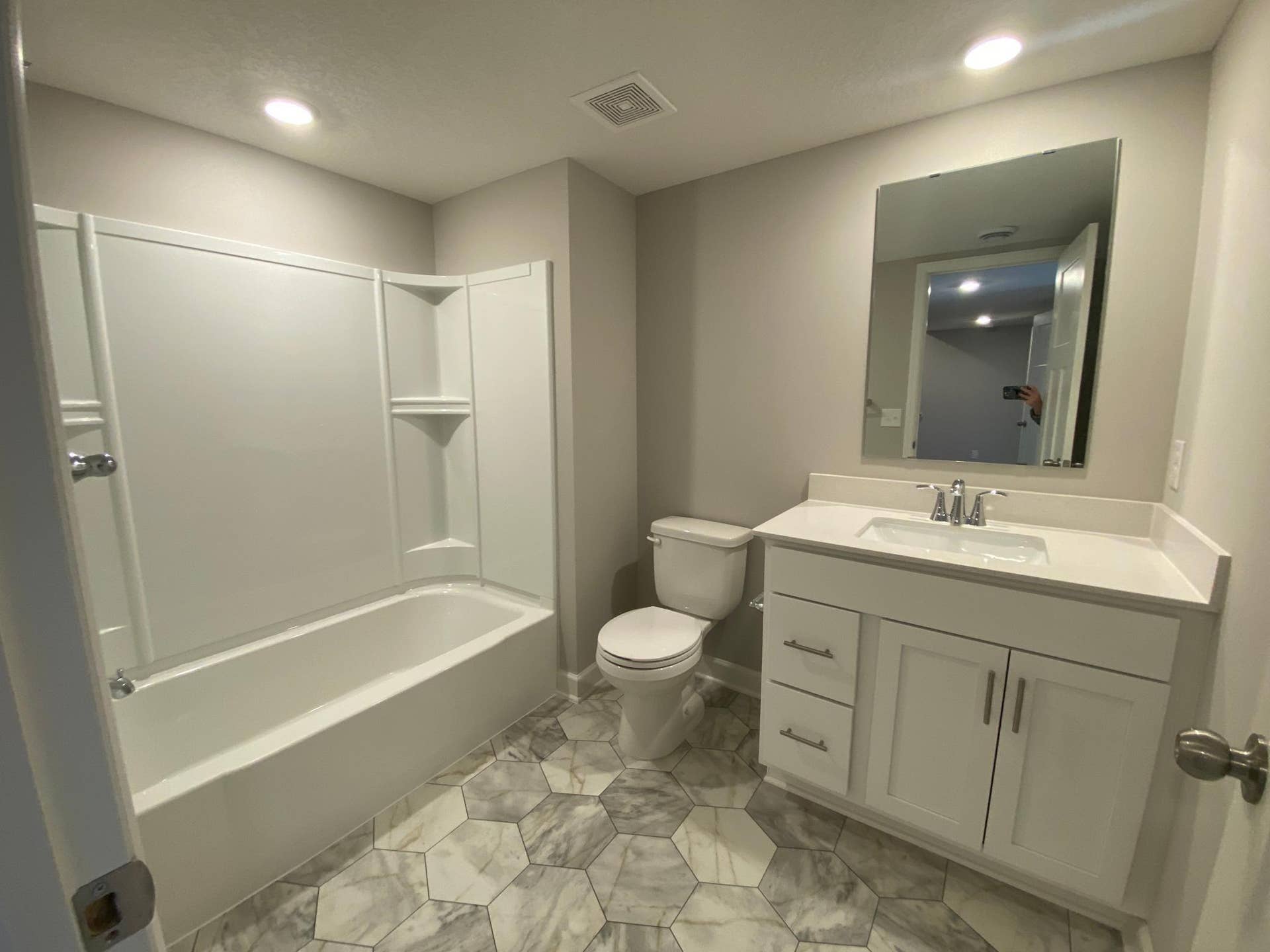 188 Jean Avenue N, Lake Elmo, MN 55042 Lower Level Full Bathroom