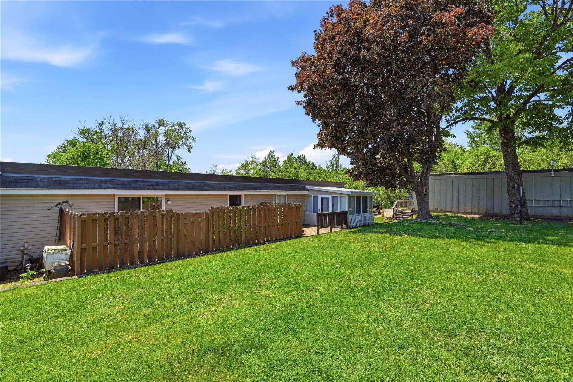 31-6081 Paris Ave N [3093393]- 031.jpg