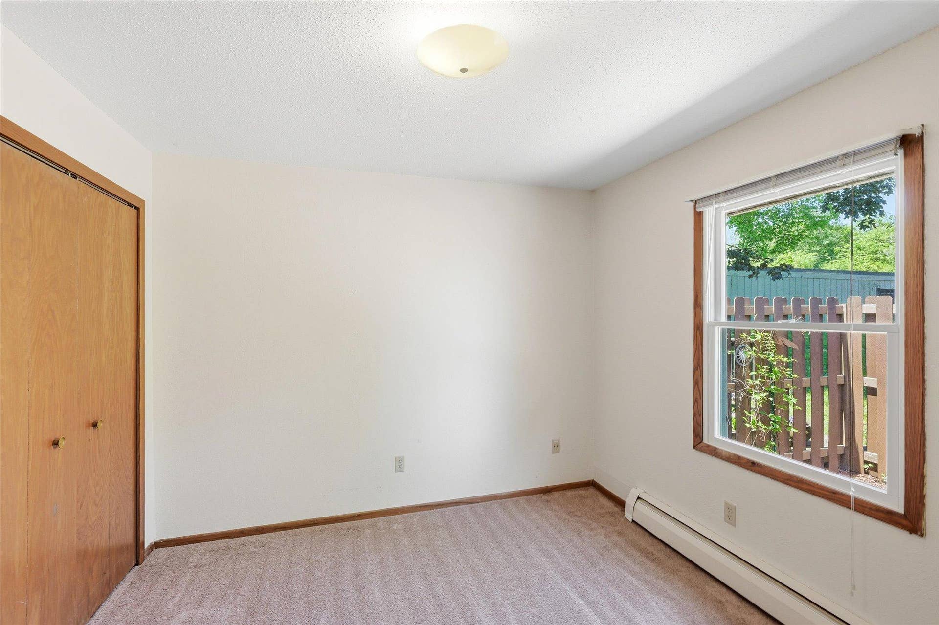 17-6081 Paris Ave N [3093393]- 017.jpg