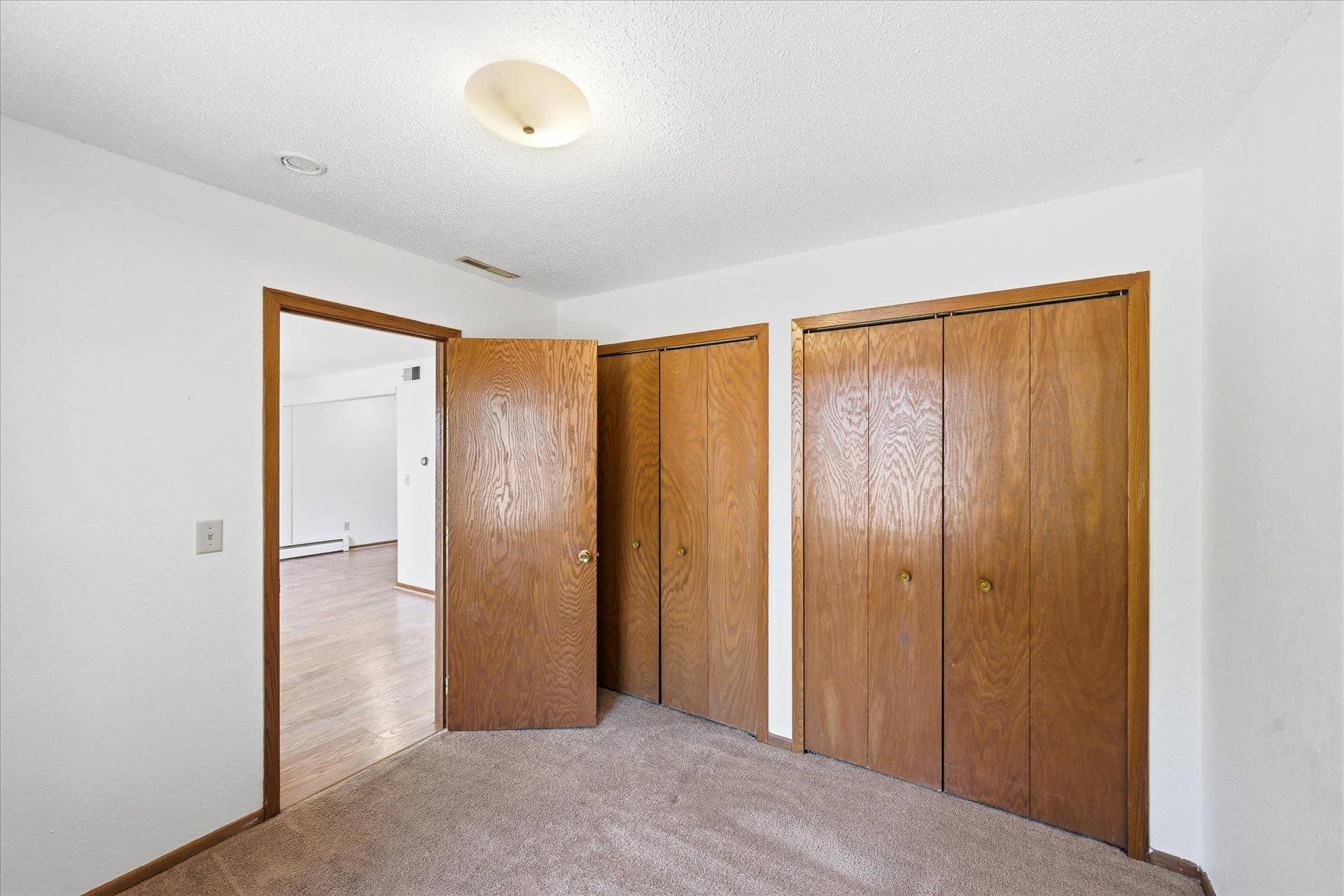 18-6081 Paris Ave N [3093393]- 018.jpg