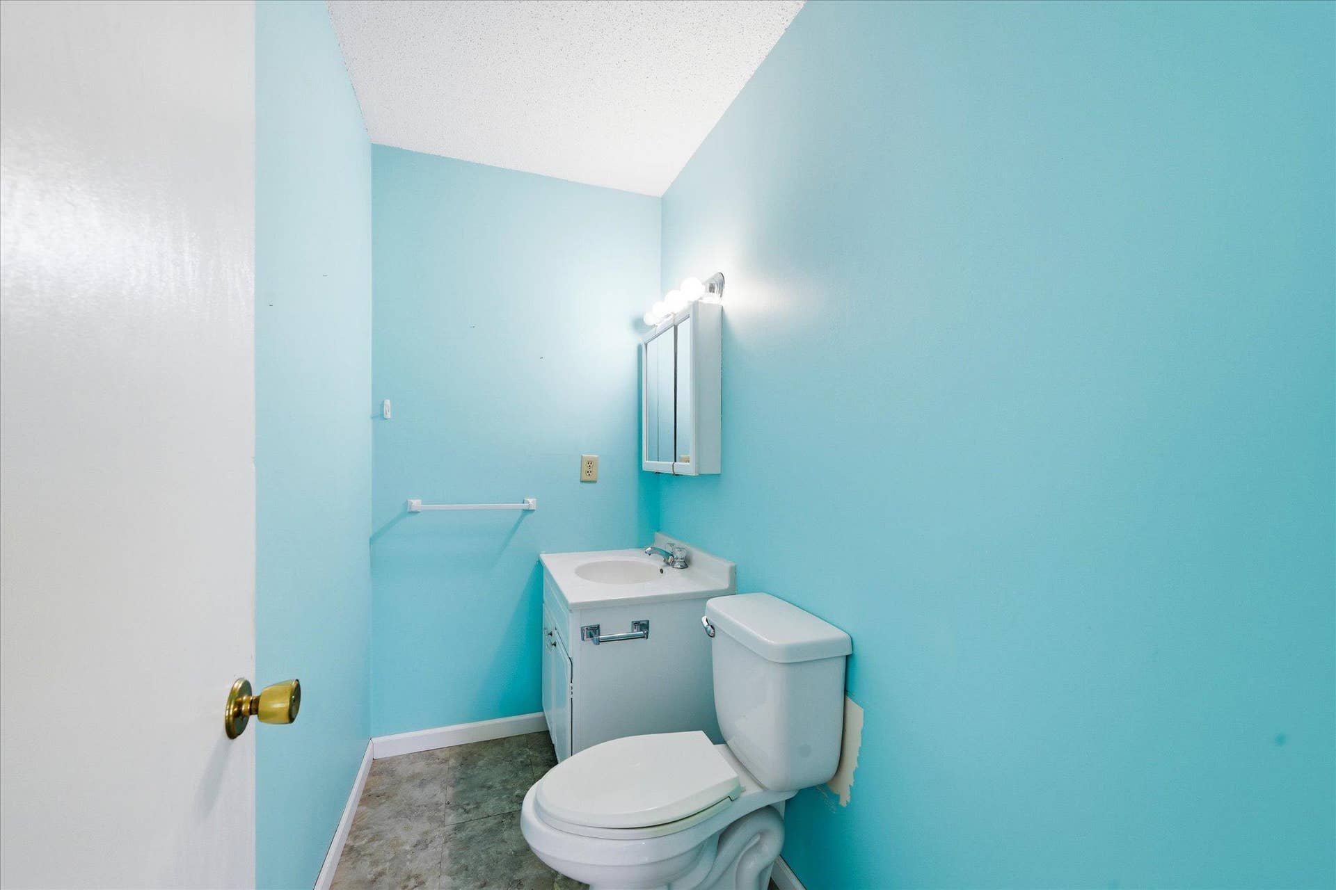 23-6081 Paris Ave N [3093393]- 023.jpg