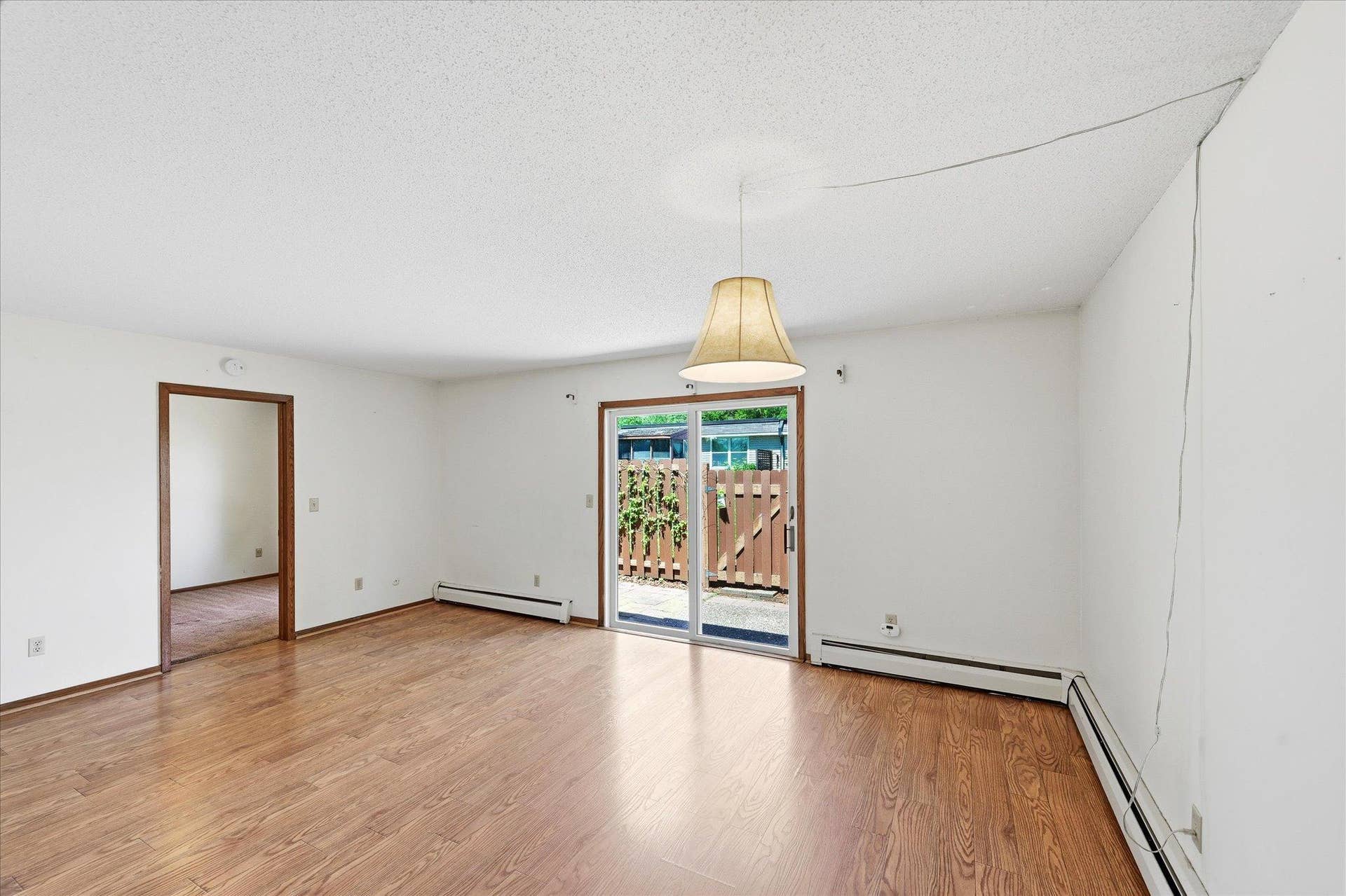 08-6081 Paris Ave N [3093393]- 008.jpg