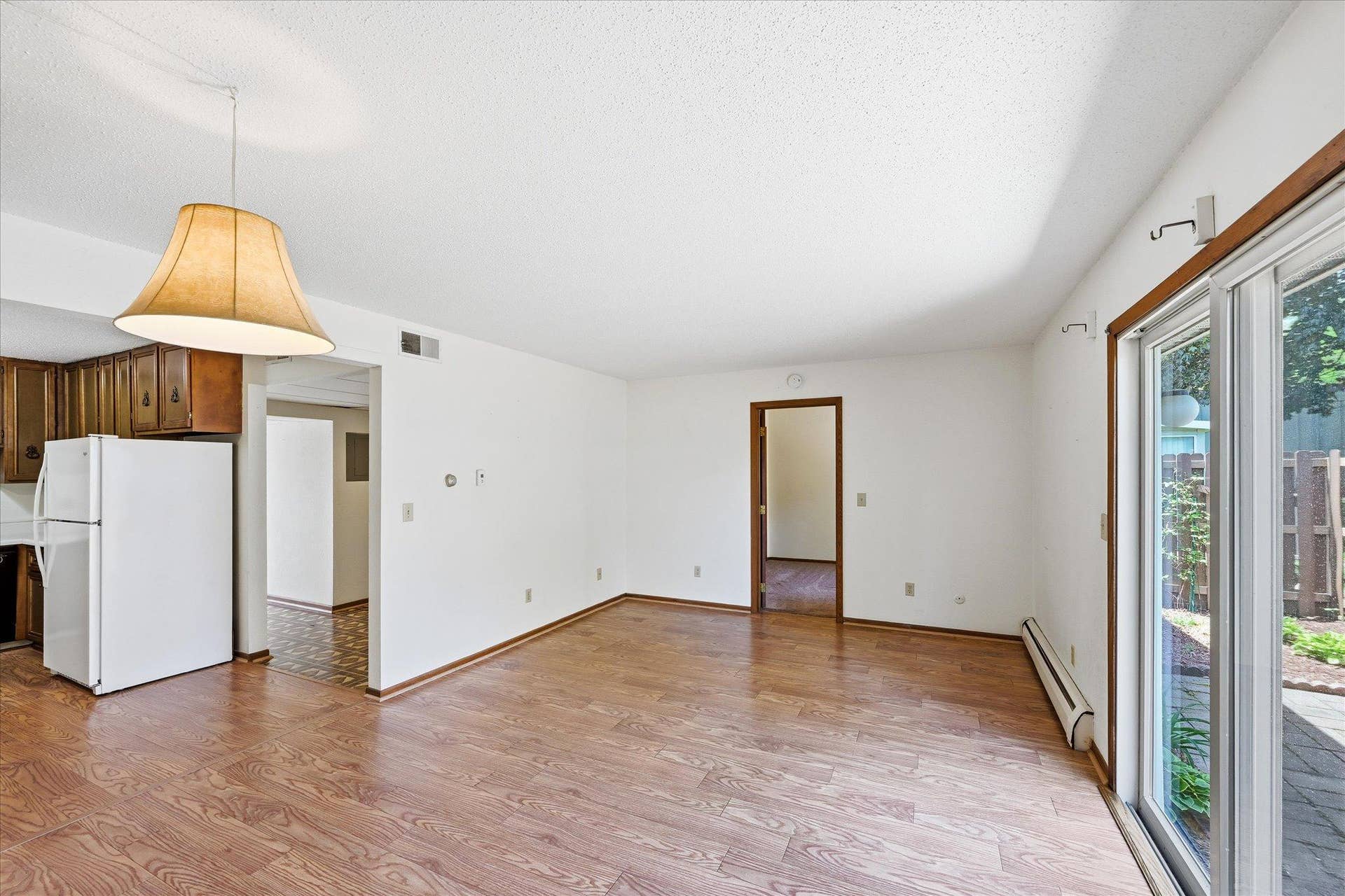 10-6081 Paris Ave N [3093393]- 010.jpg