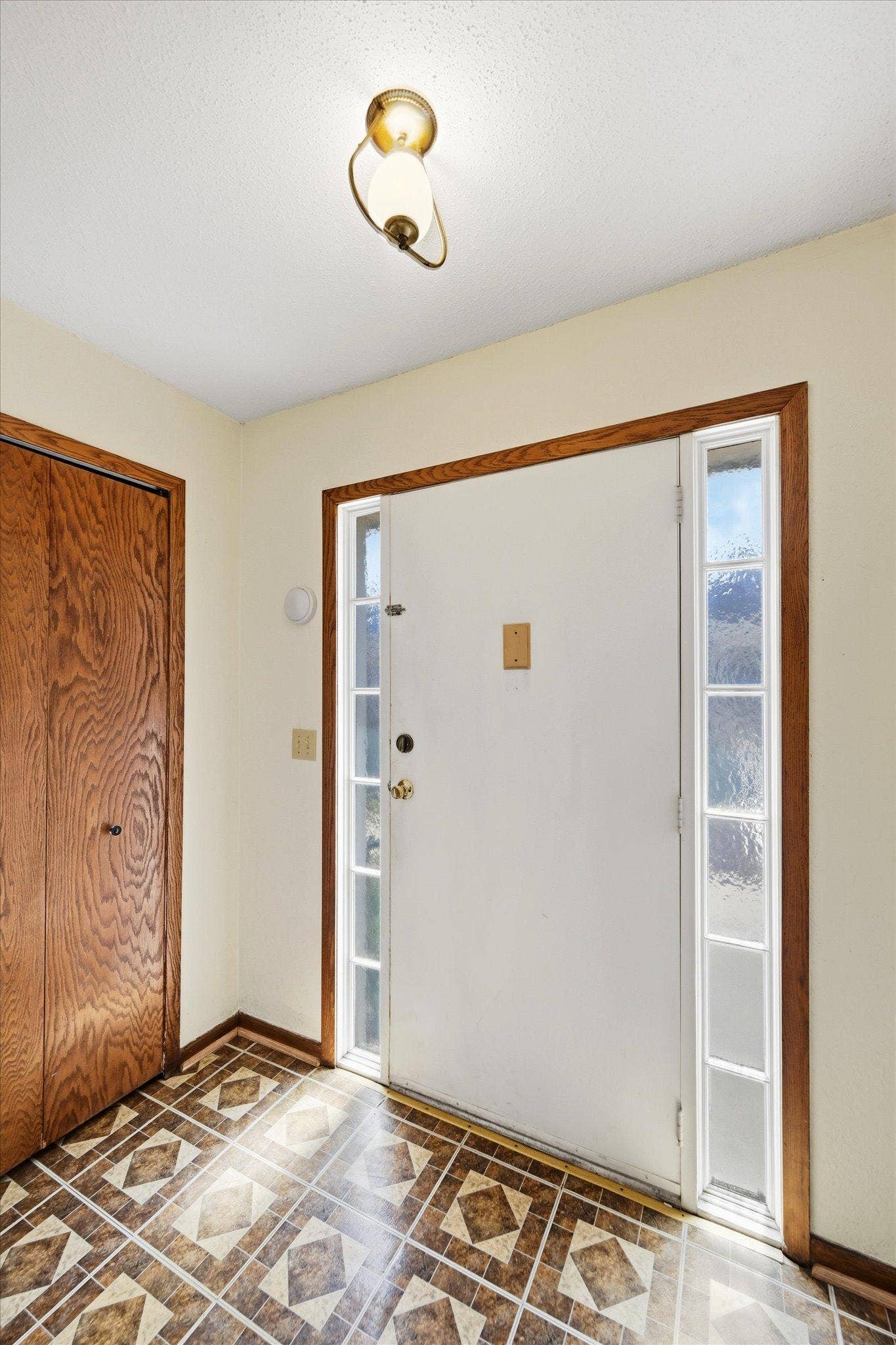 07-6081 Paris Ave N [3093393]- 007.jpg