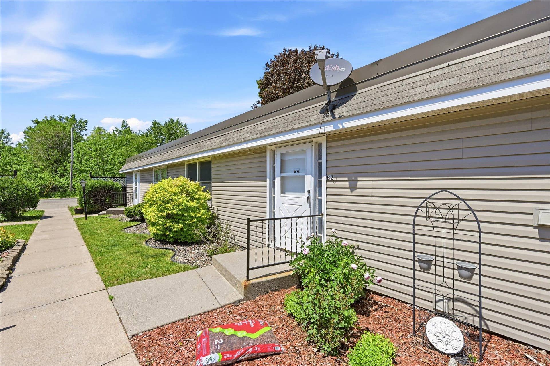 03-6081 Paris Ave N [3093393]- 003.jpg