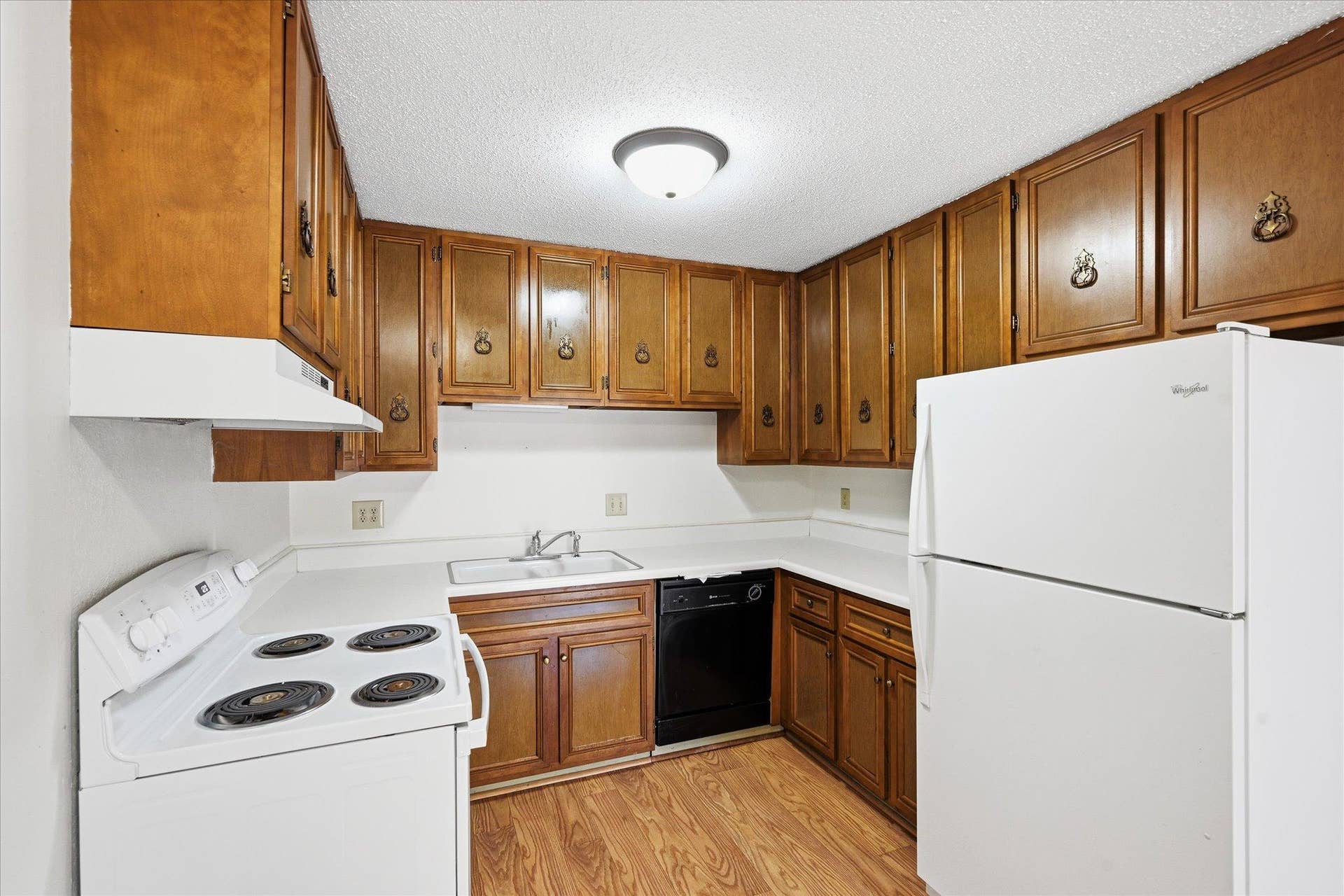 15-6081 Paris Ave N [3093393]- 015.jpg