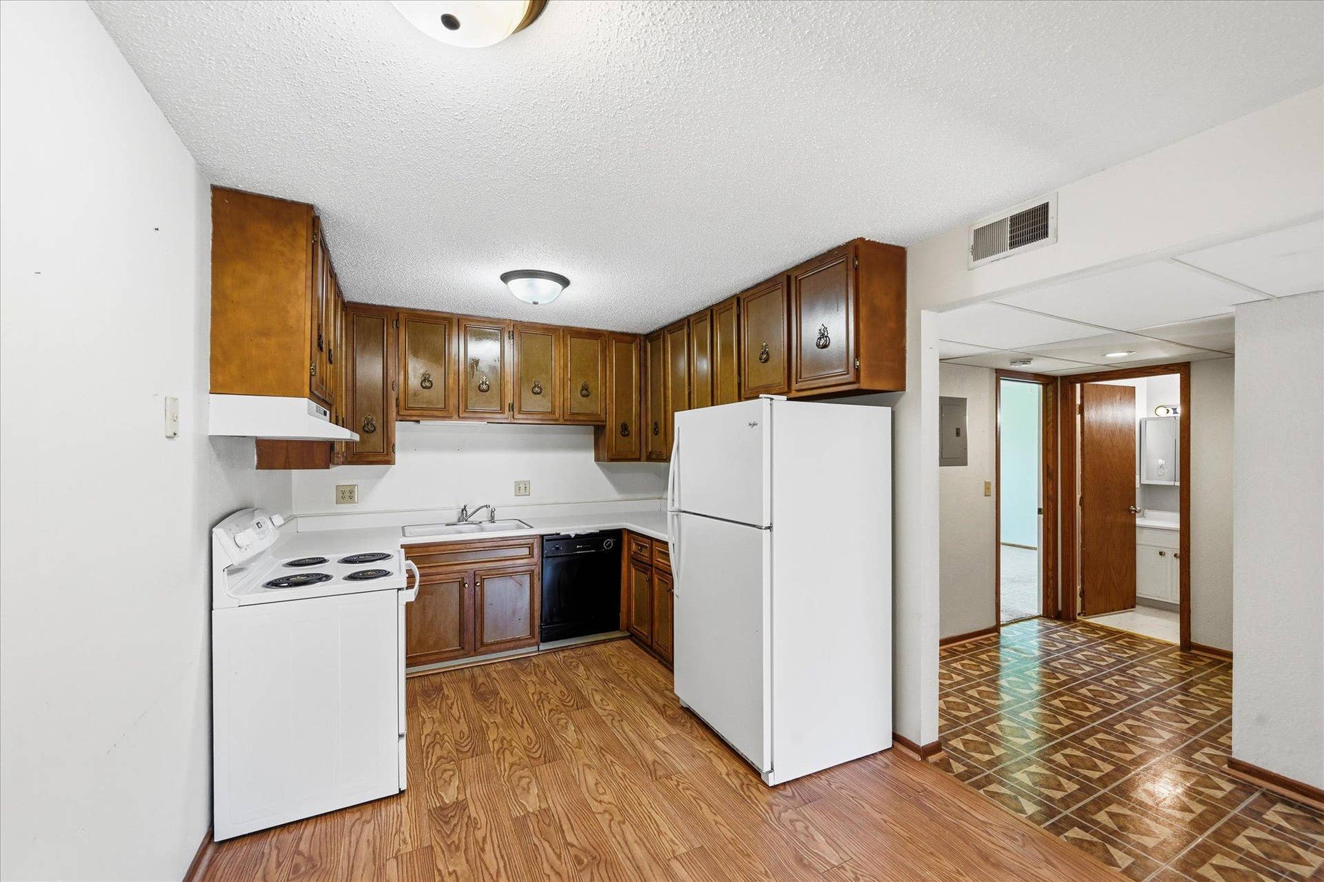 14-6081 Paris Ave N [3093393]- 014.jpg