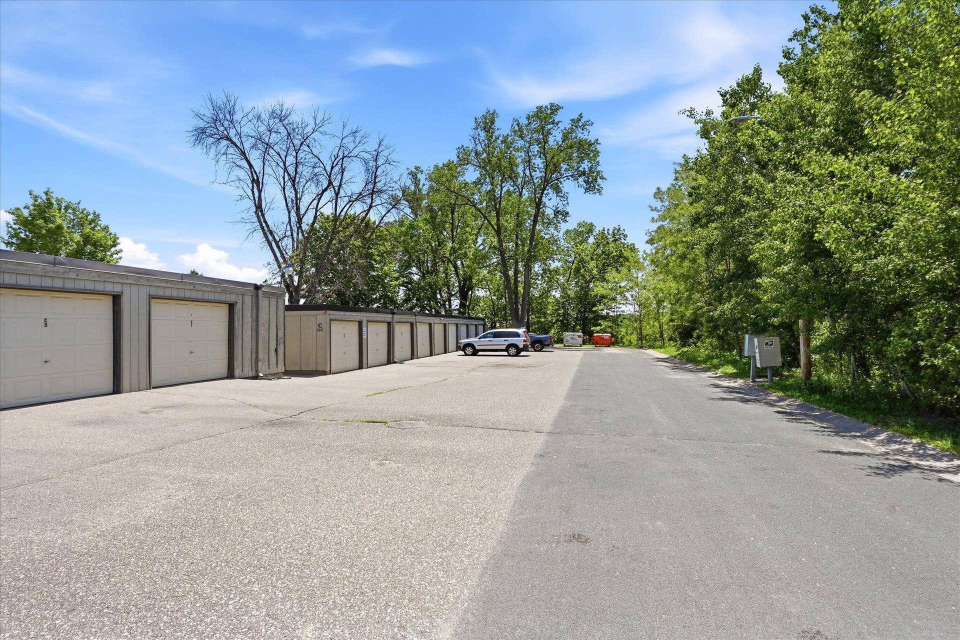 25-6081 Paris Ave N [3093393]- 025.jpg
