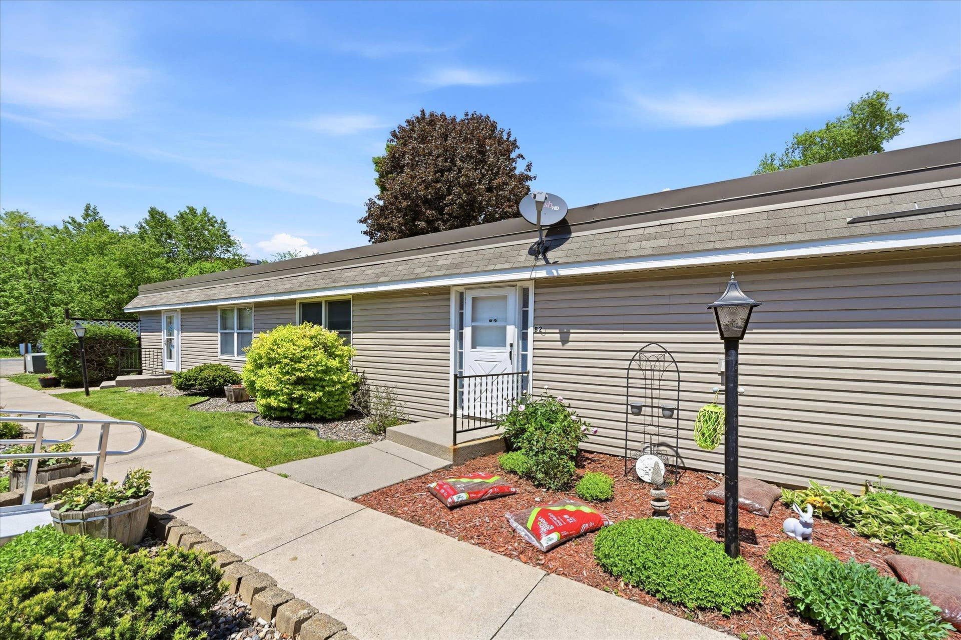02-6081 Paris Ave N [3093393]- 002.jpg