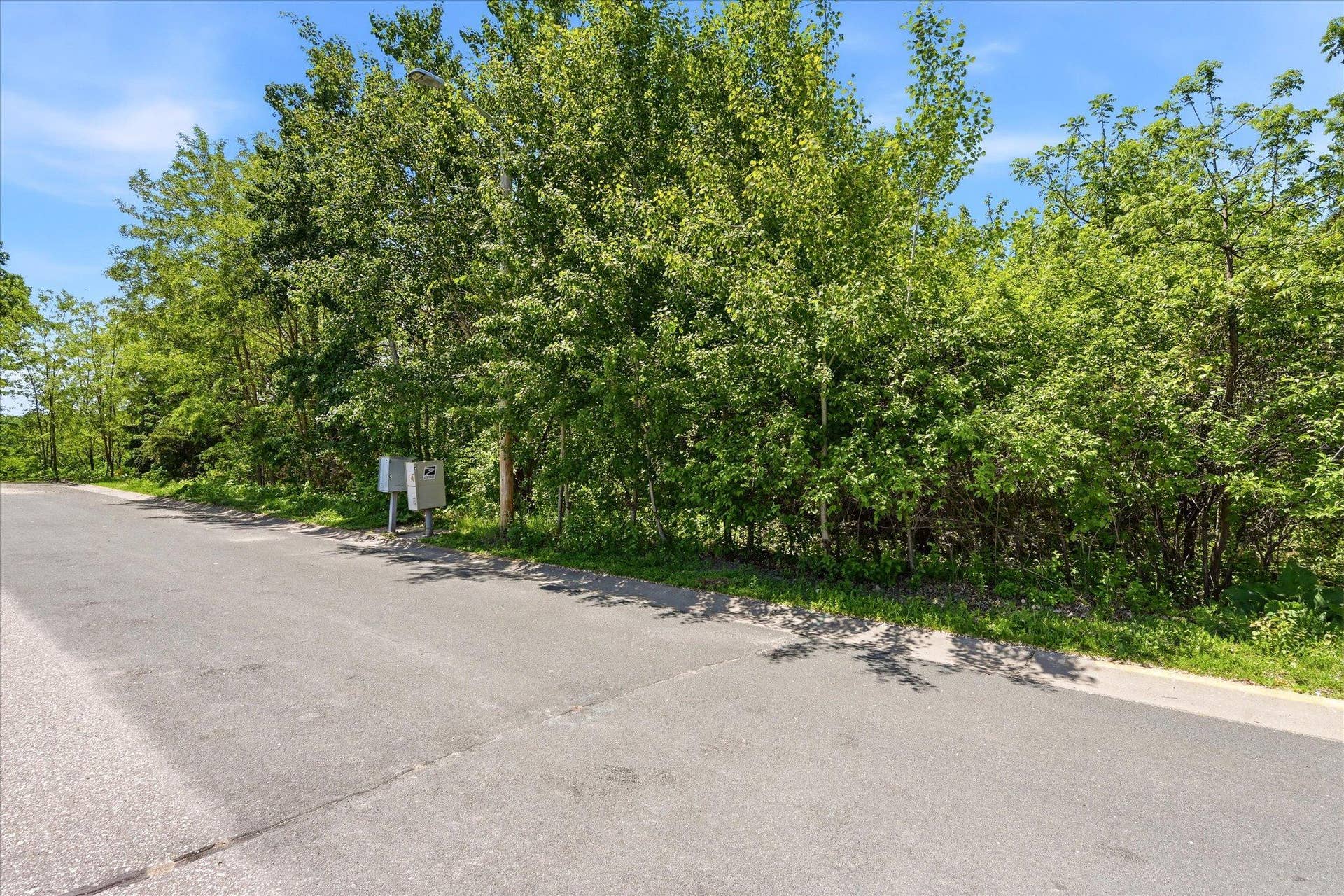 29-6081 Paris Ave N [3093393]- 029.jpg