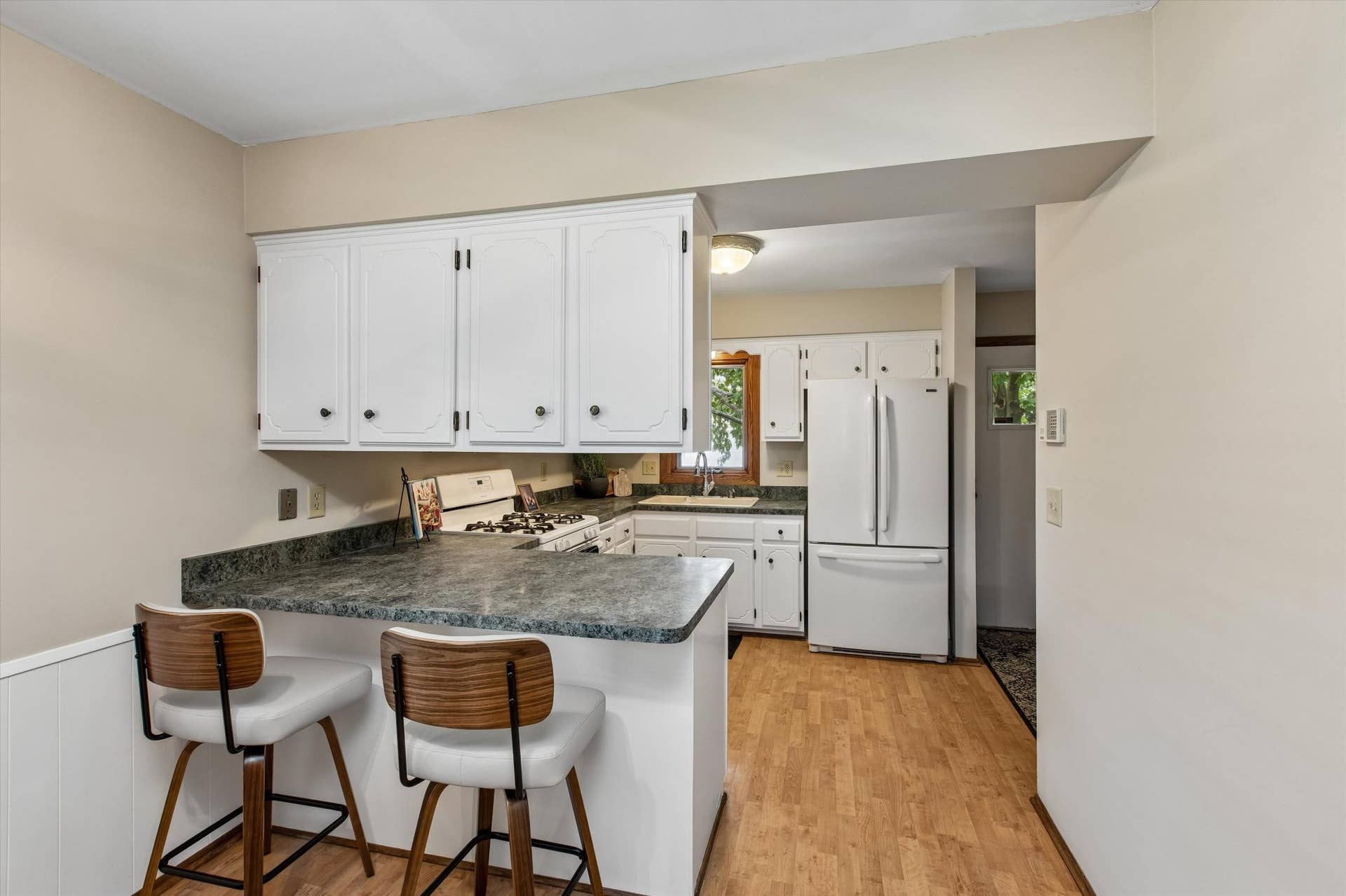 1493 Arundel Street, 97, Saint Paul, MN 55117 Kitchen with breakfast bar