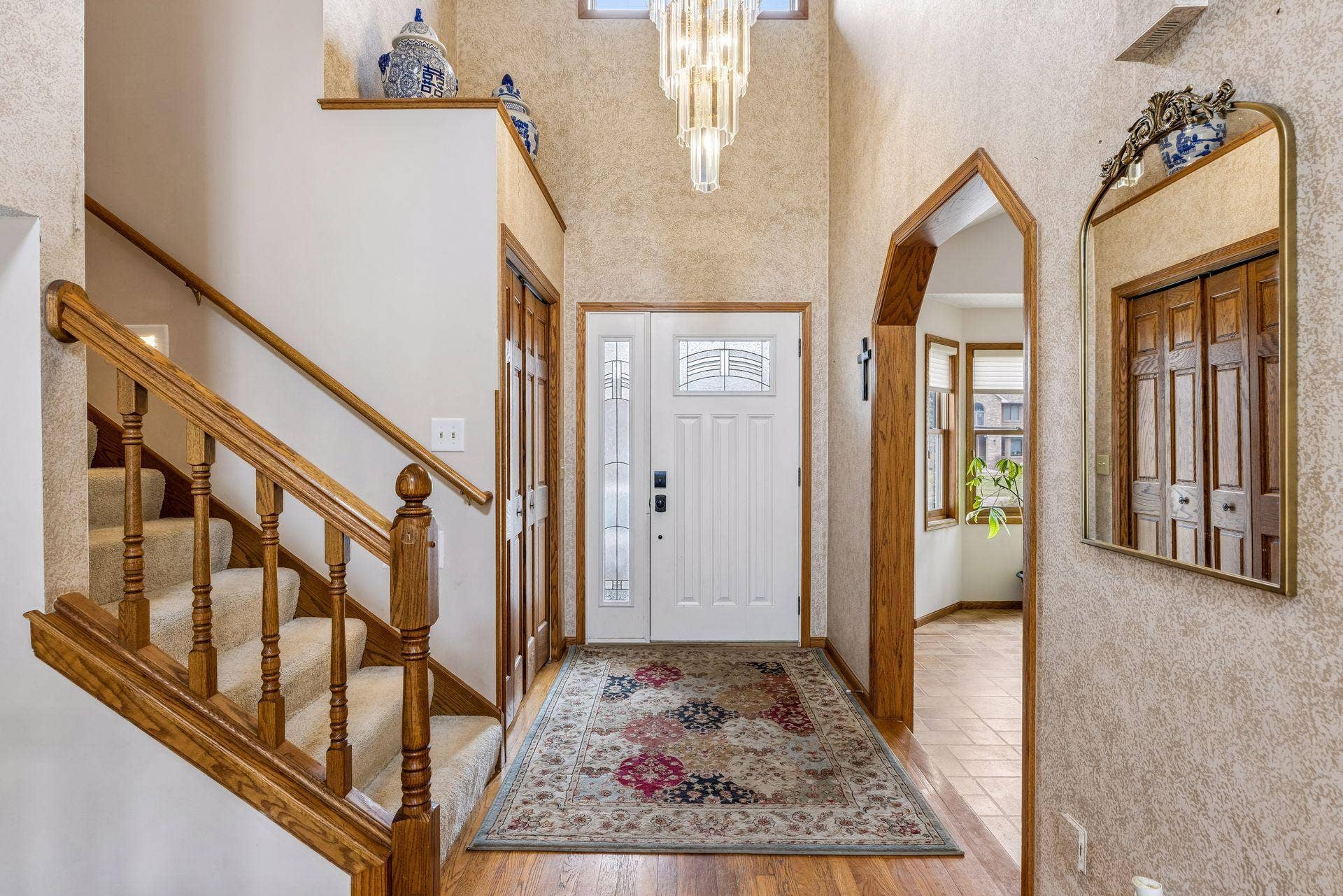 3012 Walter Street, Maplewood, MN 55109 Generous Entryway