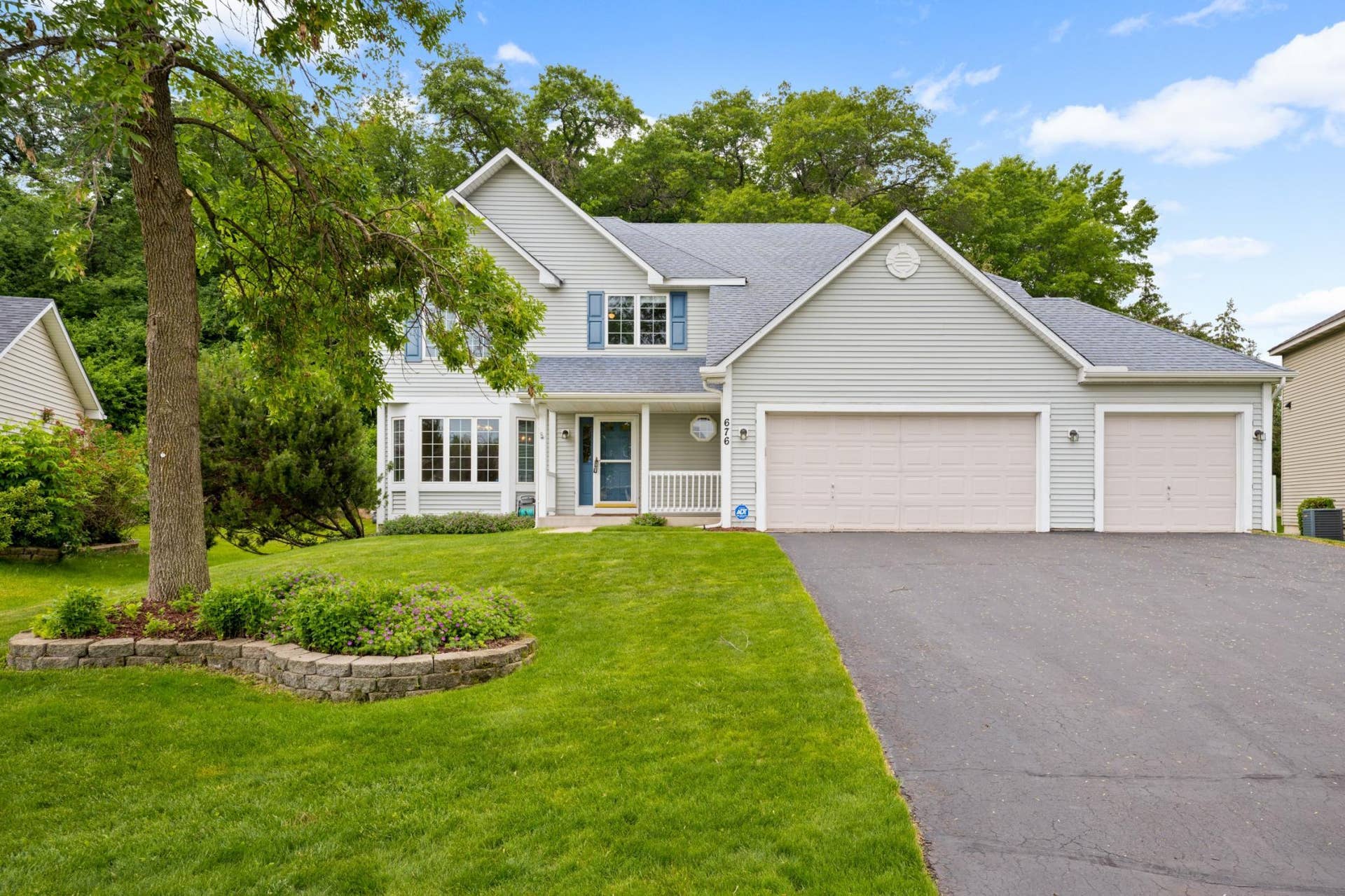 676 Falcon Ridge Road, Woodbury, MN 55125 Welcome to 676 Falcon Ridge Road