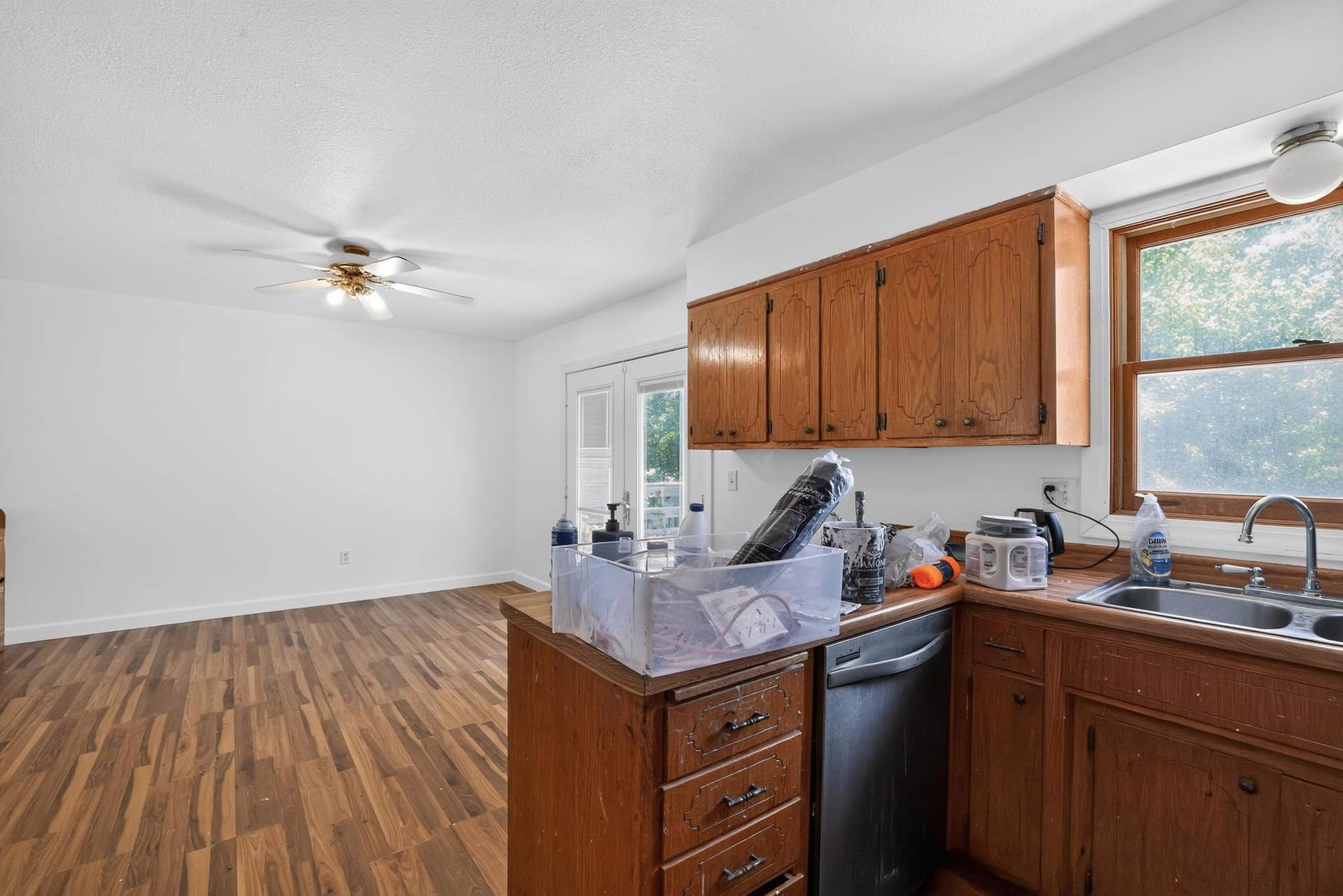 17_2068_48th_St_NW-Kitchen-6583.jpg
