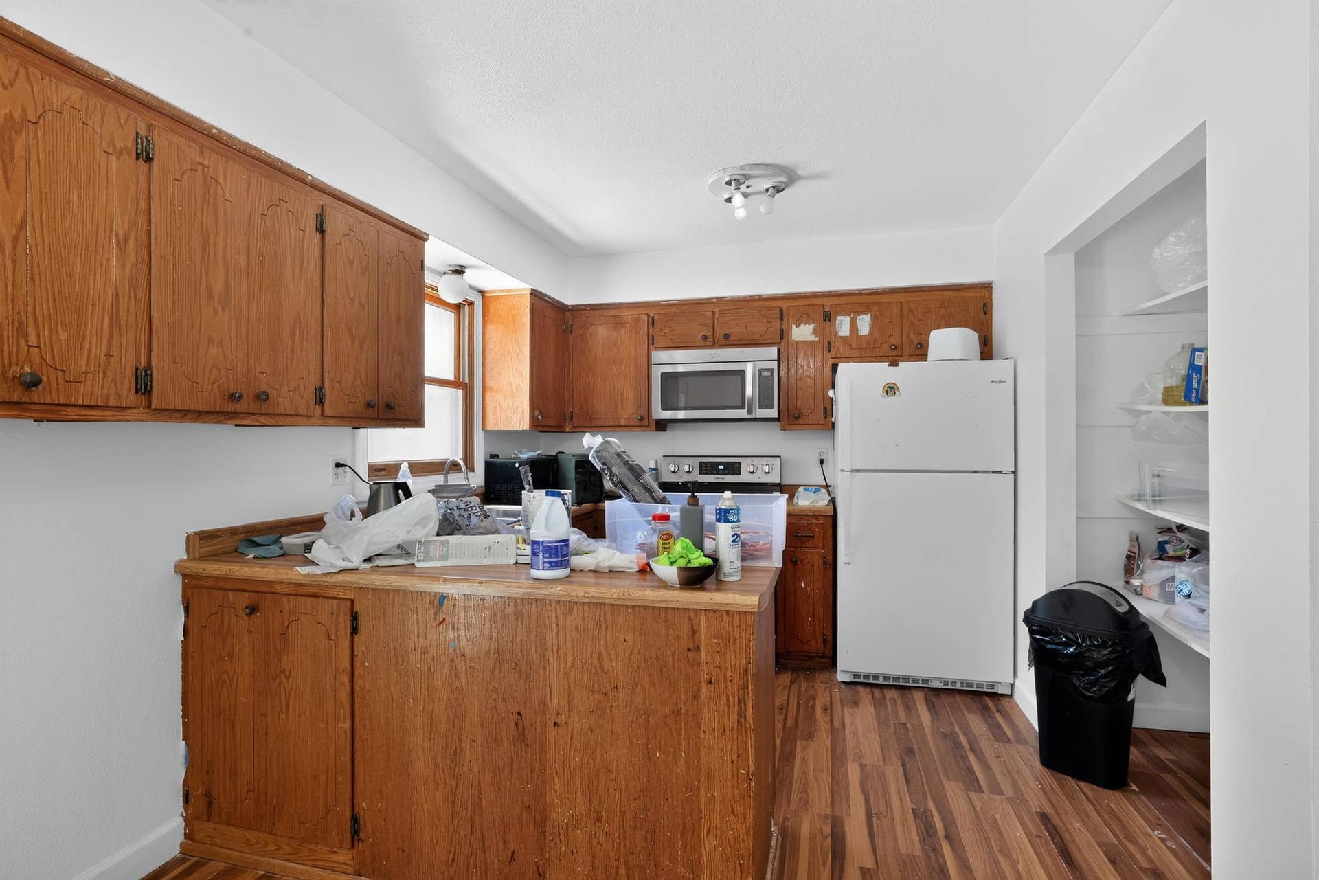 19_2068_48th_St_NW-Kitchen-6573.jpg