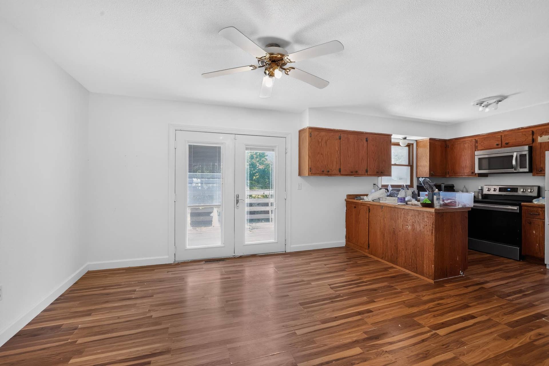 18_2068_48th_St_NW-Kitchen-6563.jpg