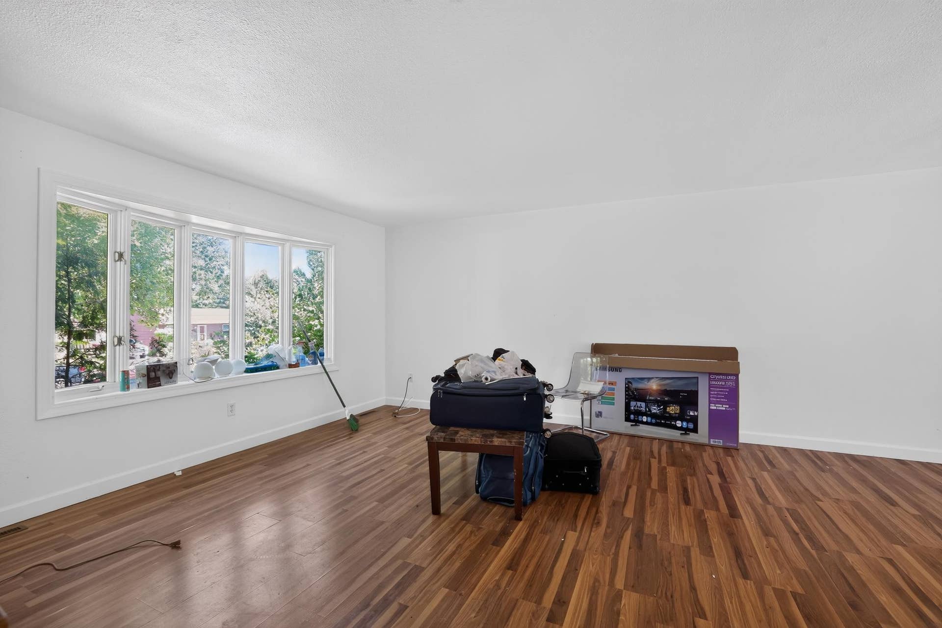 12_2068_48th_St_NW-Living_room-6548.jpg