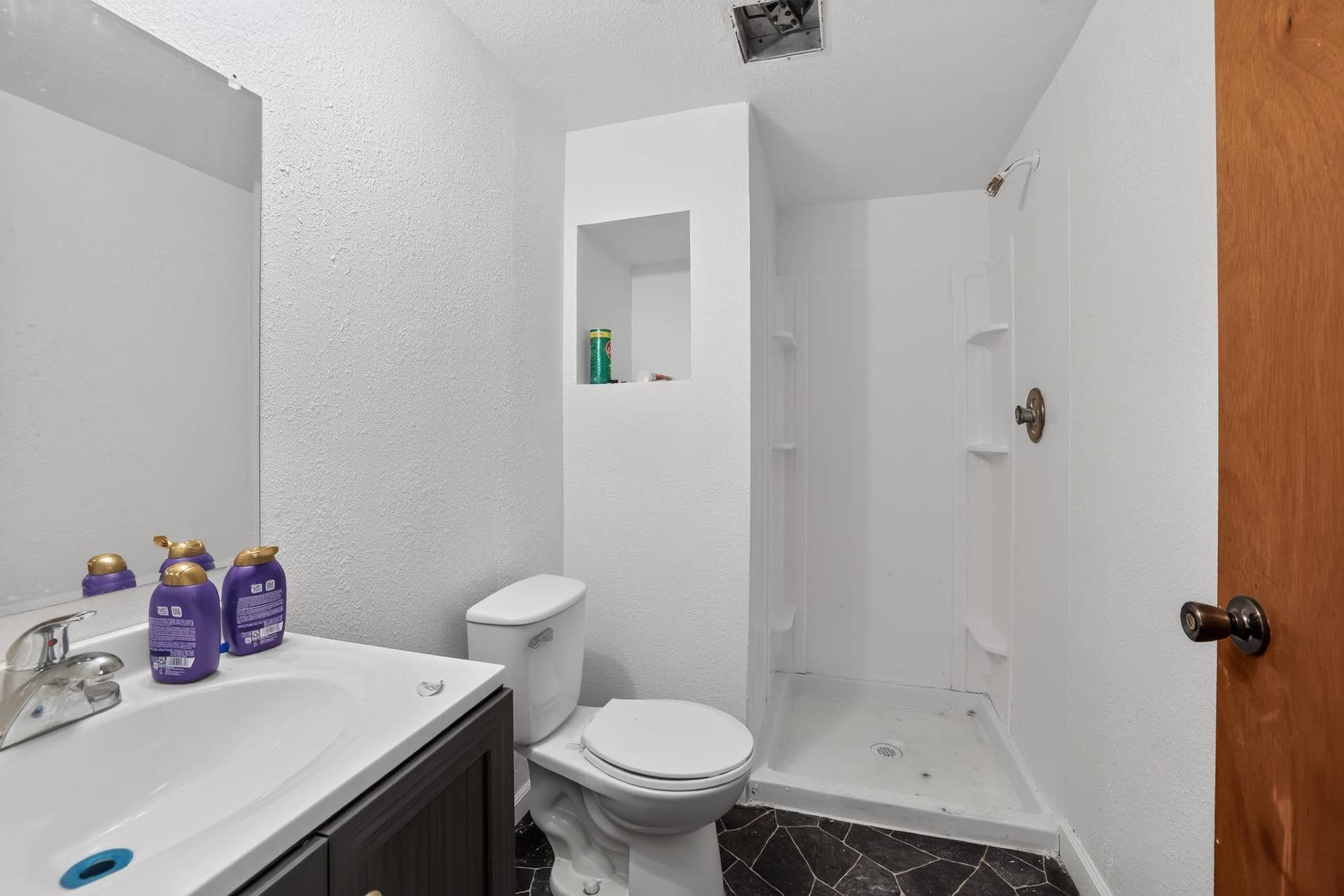 30_2068_48th_St_NW-Bathroom-6618.jpg
