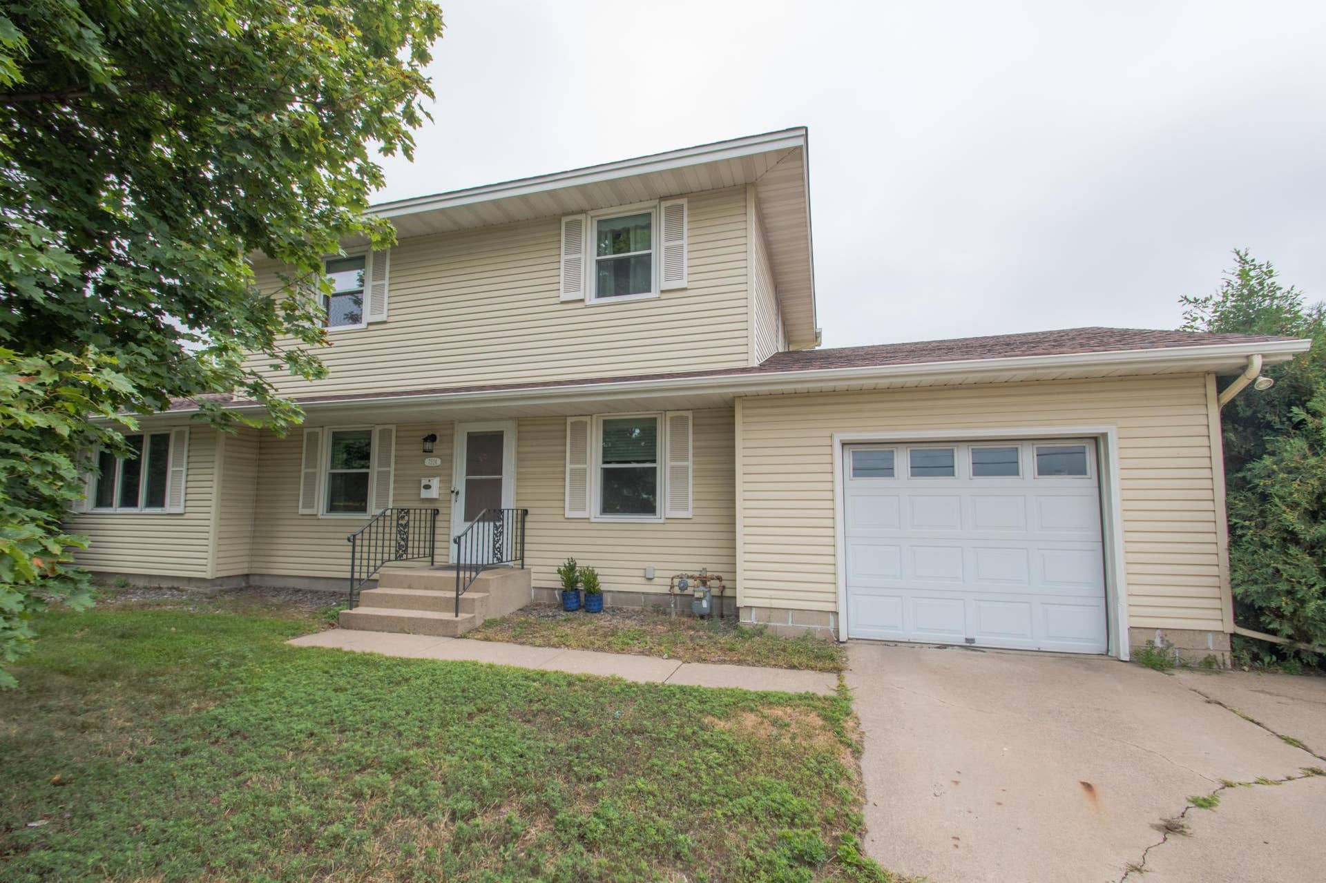 7524 Noble Avenue N, Brooklyn Park, MN 55443 Front view shows the maintenance-free siding and additional parking on the concrete side parking pad