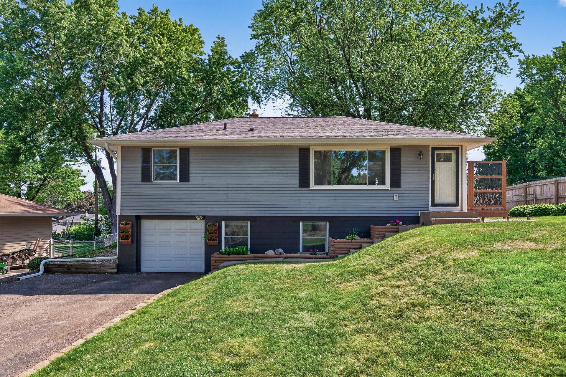 3944 Lakewood Avenue, White Bear Lake, MN 55110 Welcome Home!
