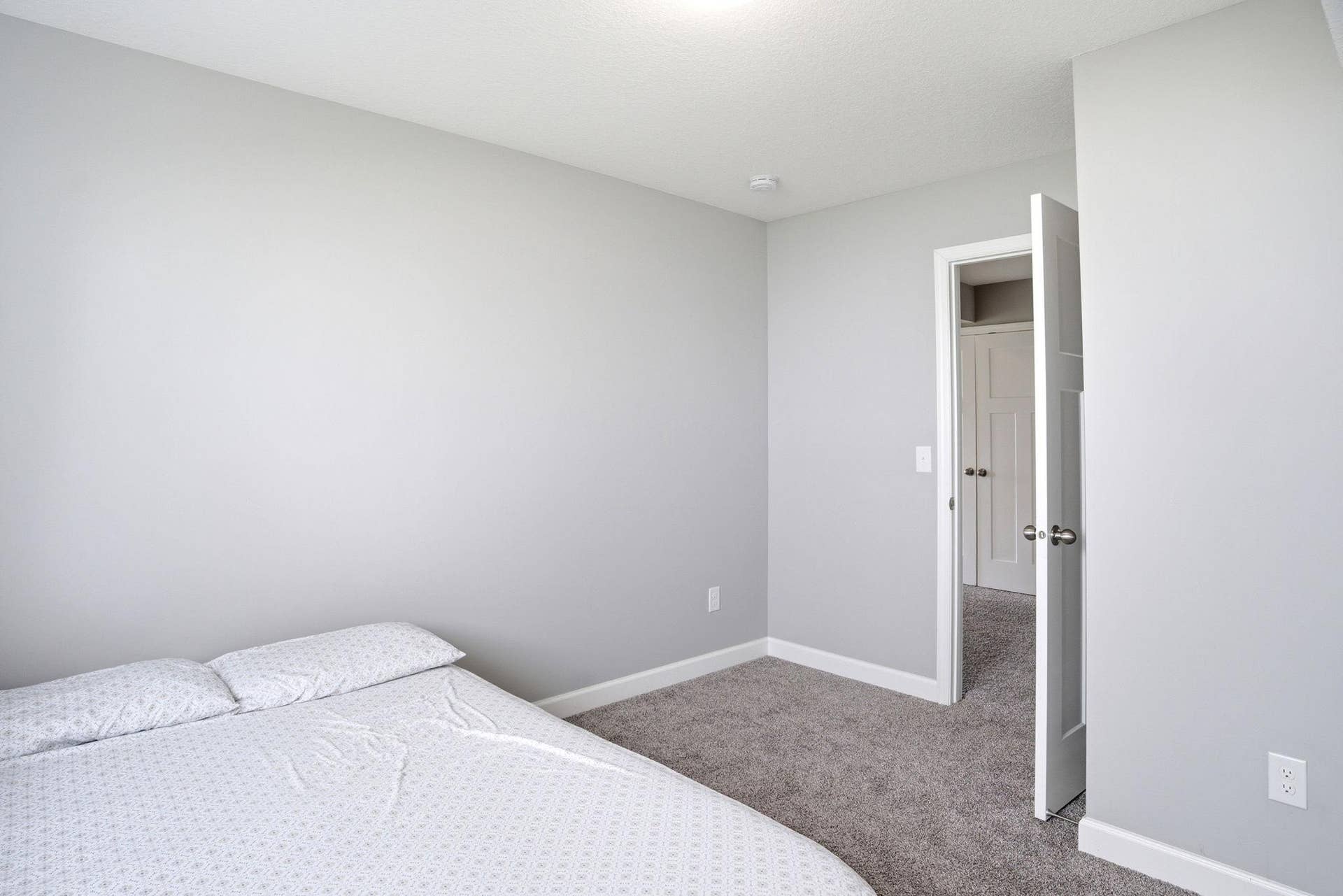 12839 Fraizer Street NE, Blaine, MN 55449 37-web-or-mls-040_DSC00863.jpg