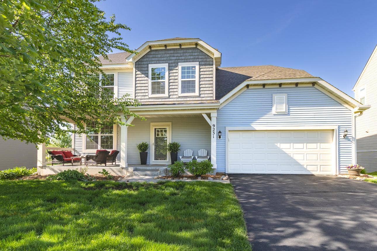 9231 Lighthouse Lane, Woodbury, MN 55129 Better than new construction, this Woodbury gem is ready for its next owner!