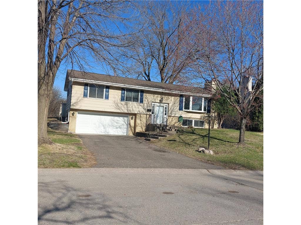 6325 Halifax Avenue S, Edina, MN 55424 6325 Halifax Avenue S, Edina, MN 55424