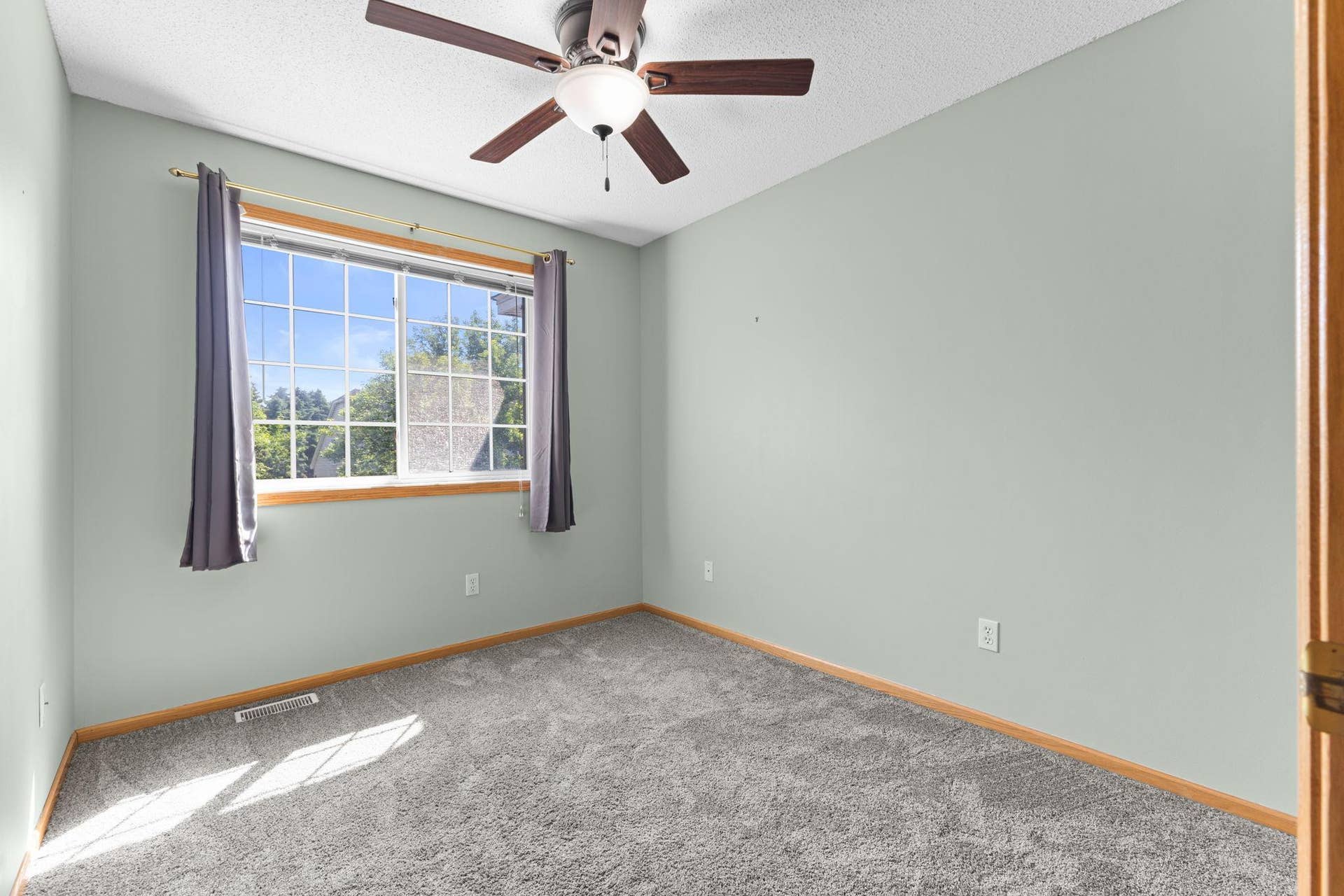 12598 74th Avenue N, Maple Grove, MN 55369 Vivid Spaces_12598 74th Ave N_25.JPG