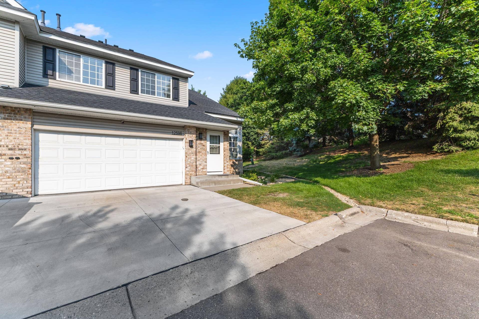 12598 74th Avenue N, Maple Grove, MN 55369 Vivid Spaces_12598 74th Ave N_002.jpg