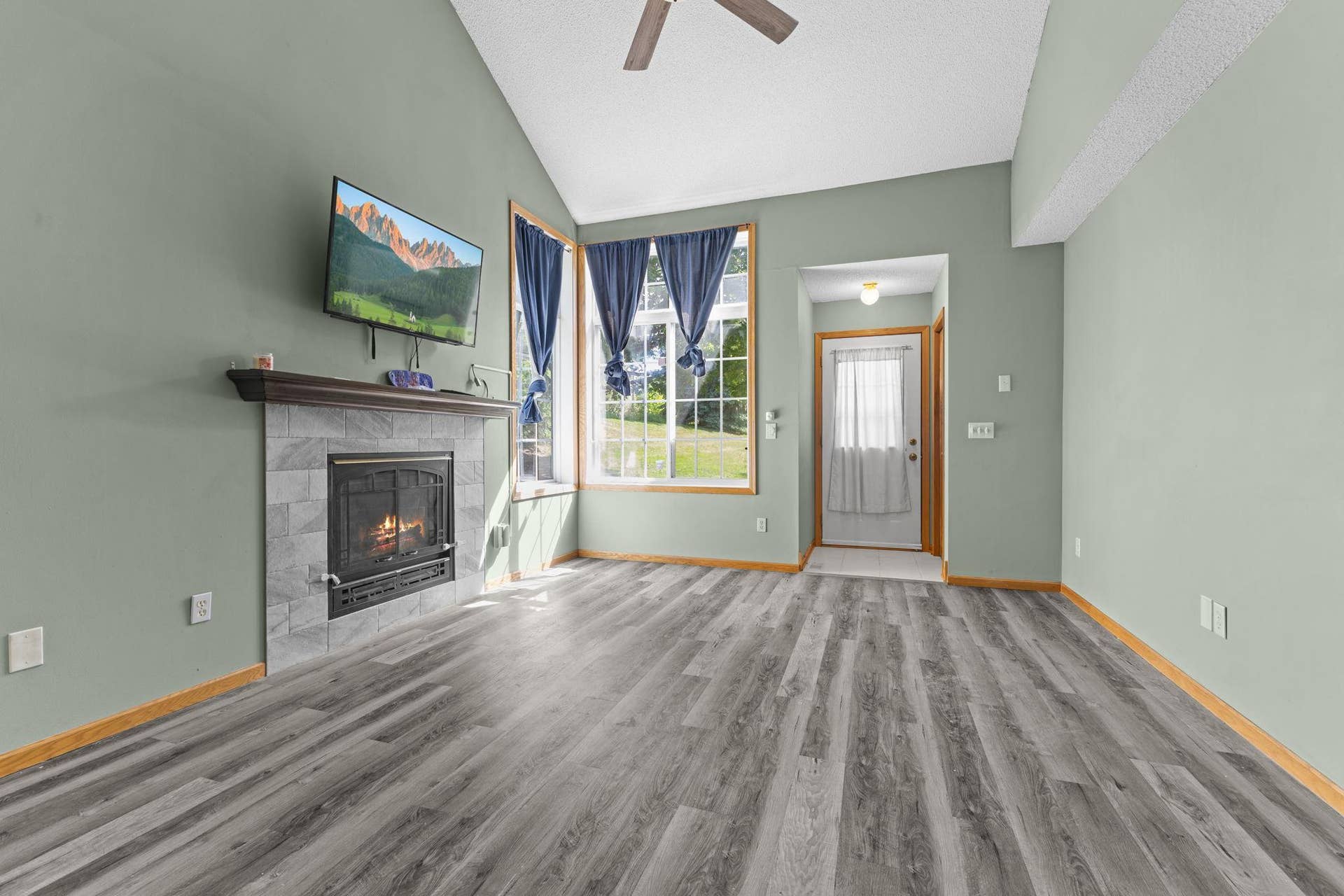 12598 74th Avenue N, Maple Grove, MN 55369 Vivid Spaces_12598 74th Ave N_05.JPG
