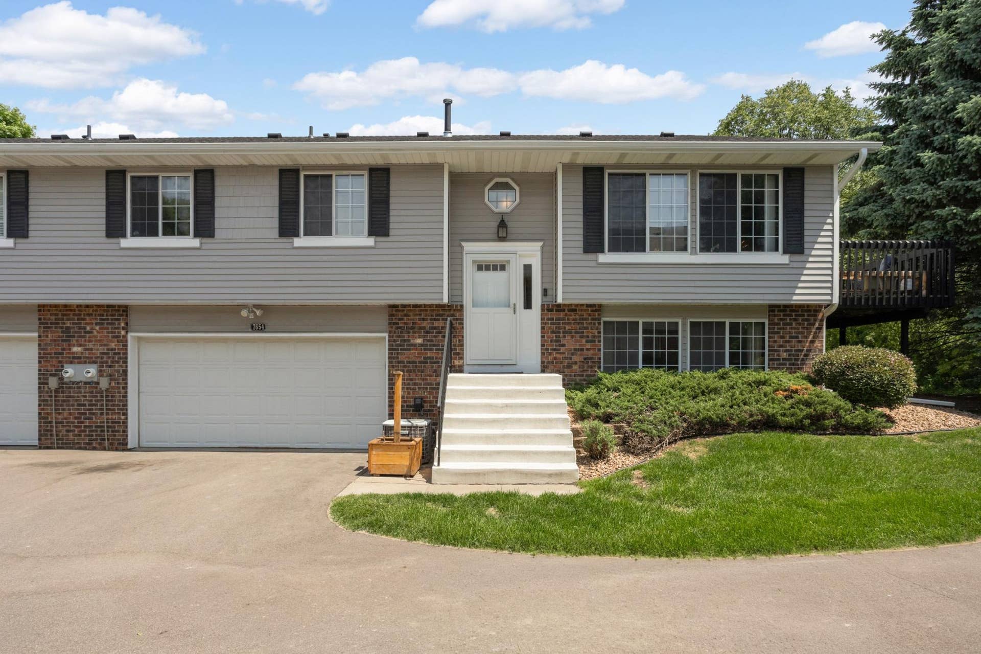 7654 12th Street N, Oakdale, MN 55128 Image-1.jpg