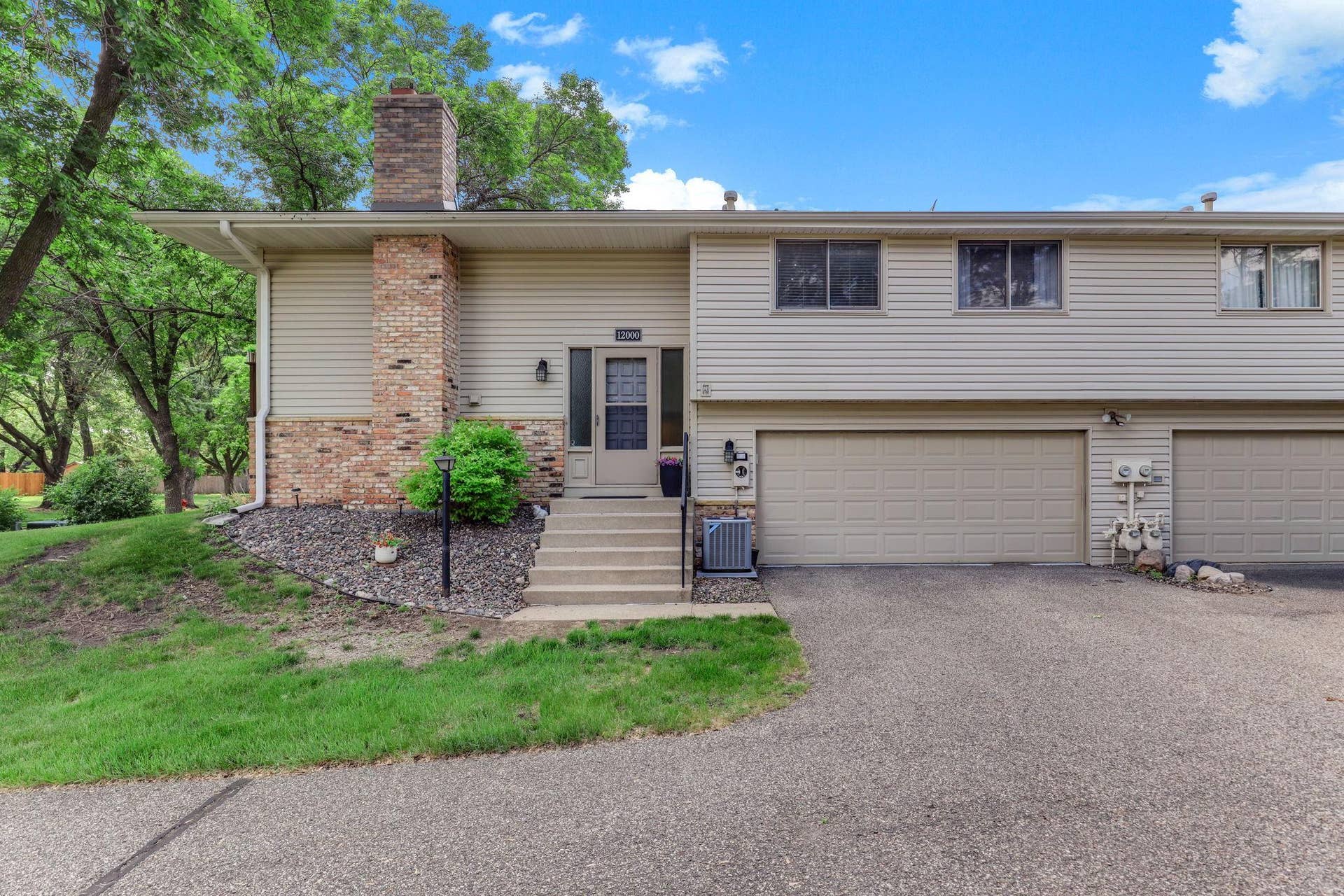 12000 71st Place N, Maple Grove, MN 55369 12000 71st Place N, Maple Grove, MN 55369