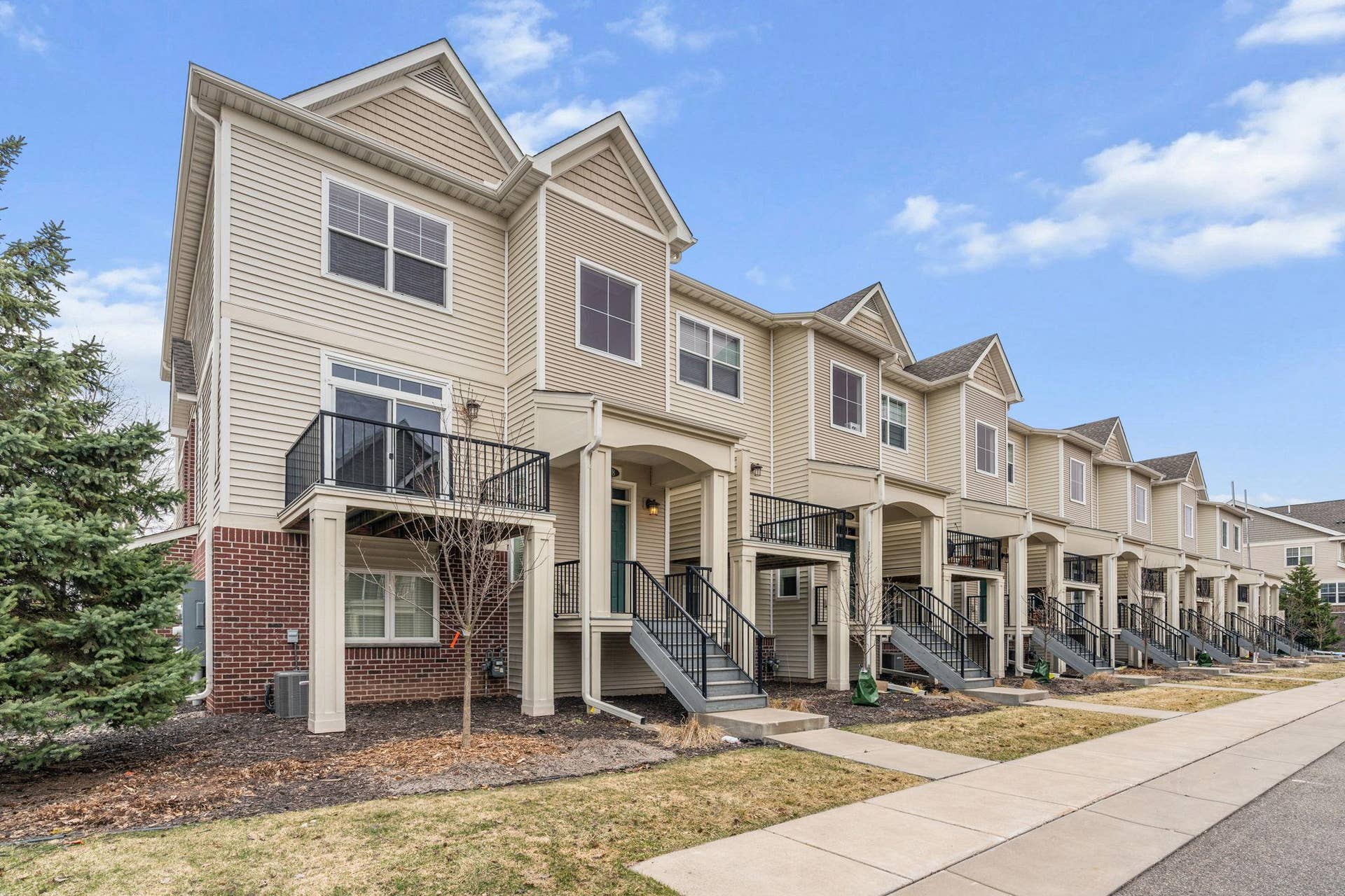 8148 Magnolia Lane N, Maple Grove, MN 55369 2-web-or-mls-8148 Magnolia Ln N-2.jpg