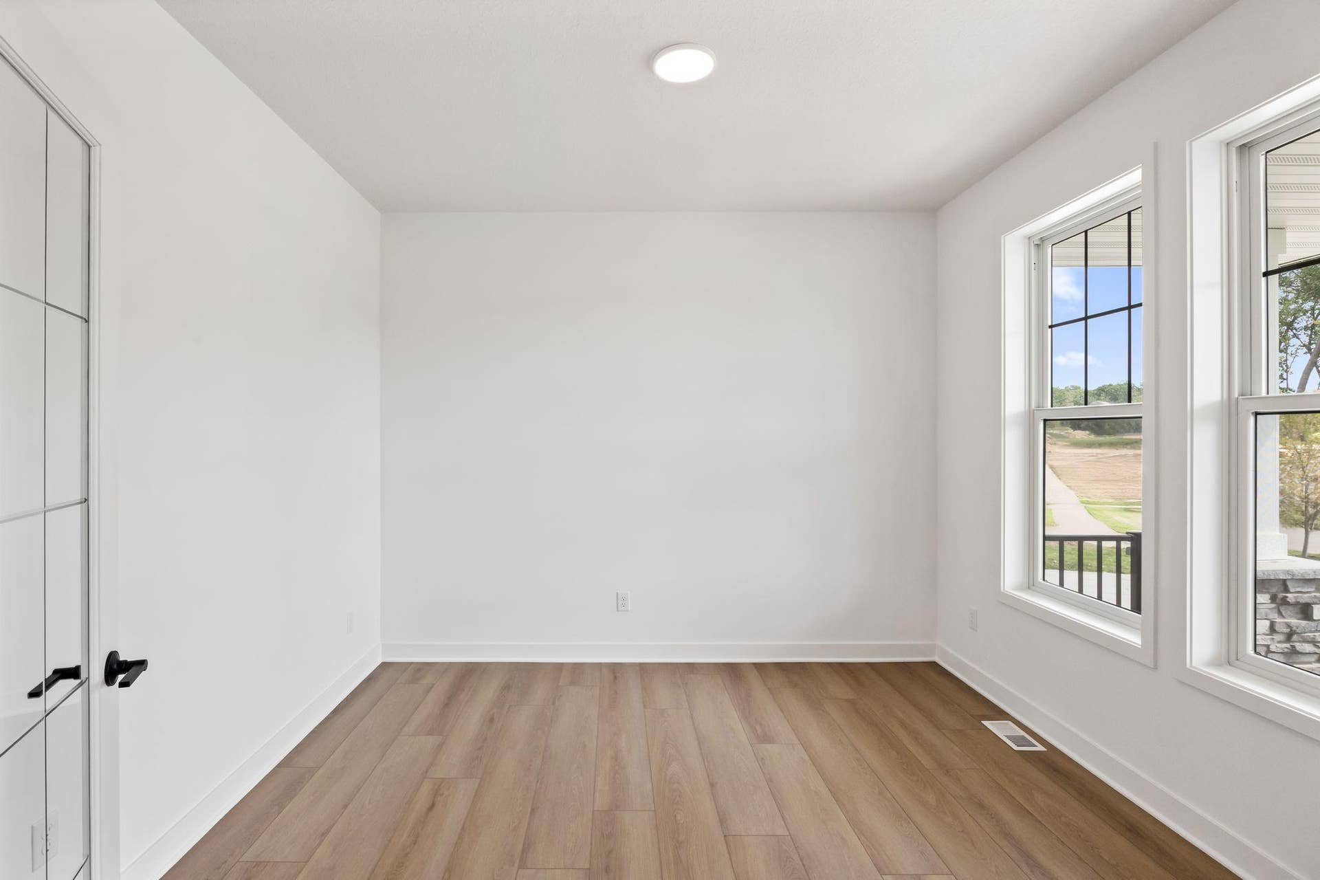11168 Masters Street N, Lake Elmo, MN 55042 12_MIN_RoyalClub_Pic_Charlotte_QMI_HS22145546101_Office_F1.jpg
