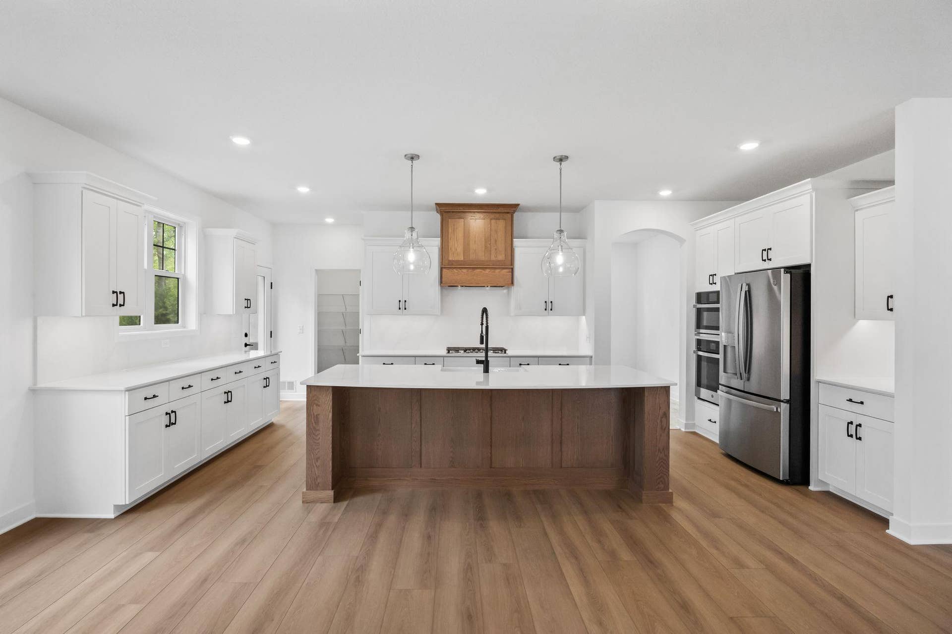 11168 Masters Street N, Lake Elmo, MN 55042 This chef-ready kitchen is graced with a quartz center island ideal for casual dining and entertaining, complemented by extensive cabinetry room and high-end stainless steel appliances to inspire new recipes.