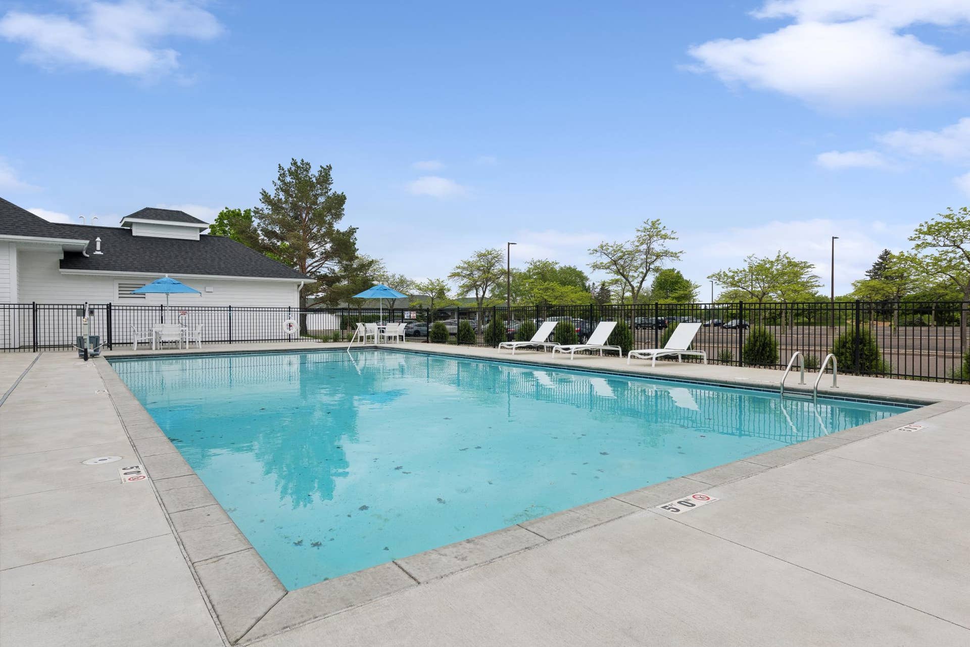 11168 Masters Street N, Lake Elmo, MN 55042 Enjoy on-site amenities.