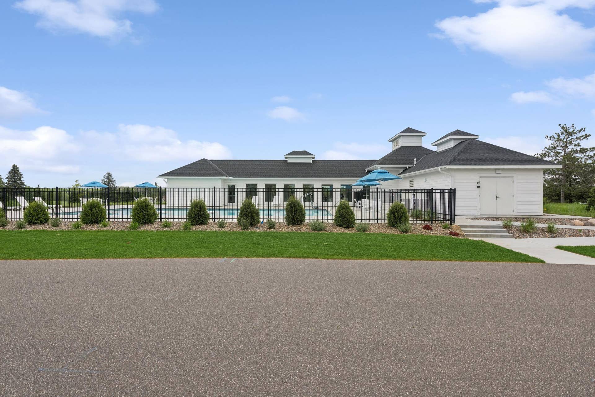 11168 Masters Street N, Lake Elmo, MN 55042 Enjoy on-site amenities.