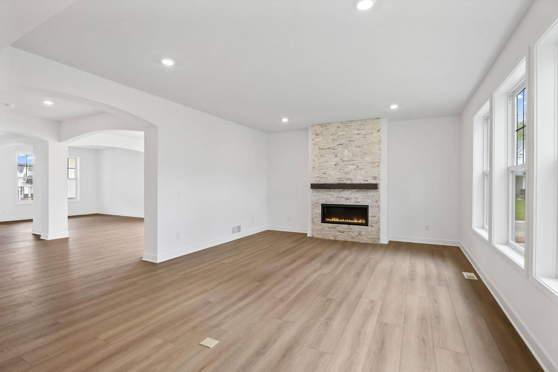11168 Masters Street N, Lake Elmo, MN 55042 9_MIN_RoyalClub_Pic_Charlotte_QMI_HS22145546101_GreatRoom_2of2_F1.jpg