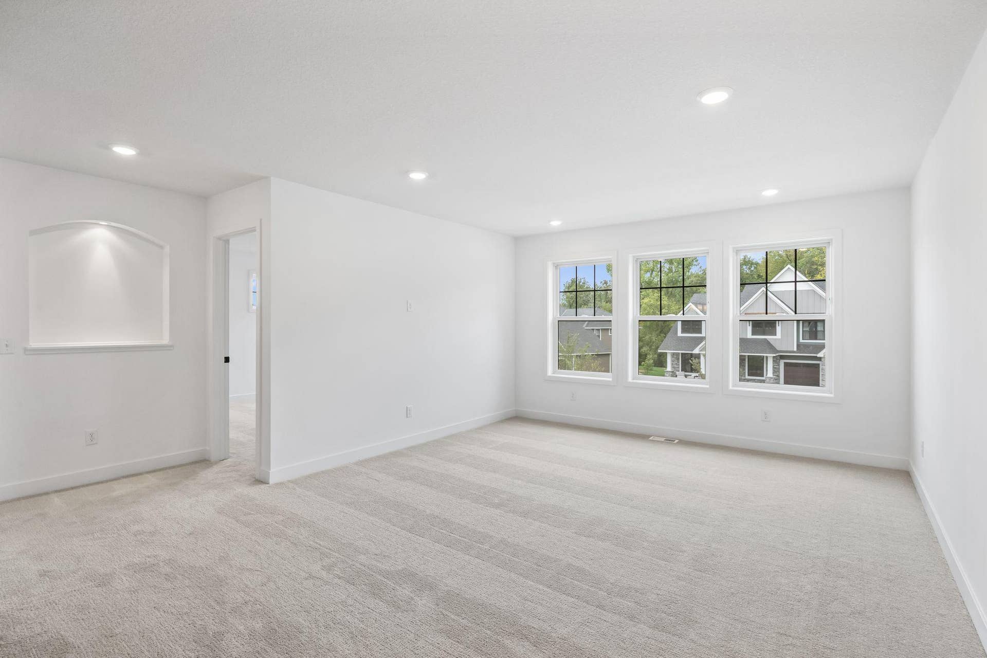 11168 Masters Street N, Lake Elmo, MN 55042 Enjoy restful mornings and relaxing evenings in this comfortable suite