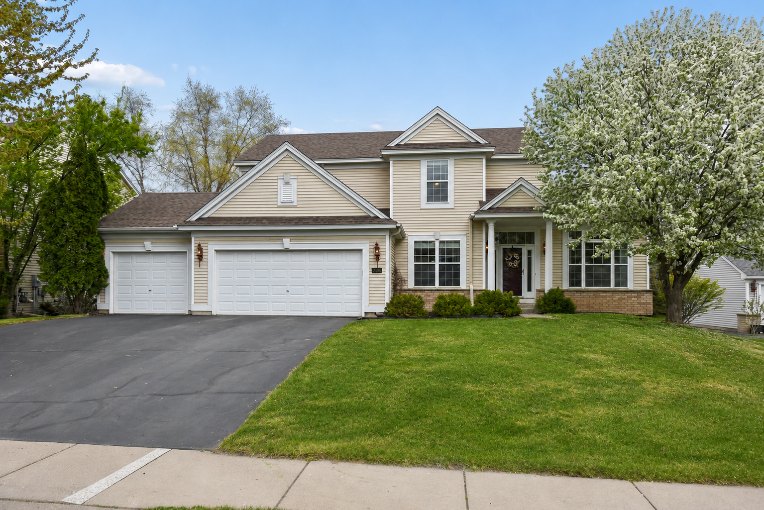 2409 Golf Drive, Woodbury, MN 55129 All 3 level finished and ready to move in