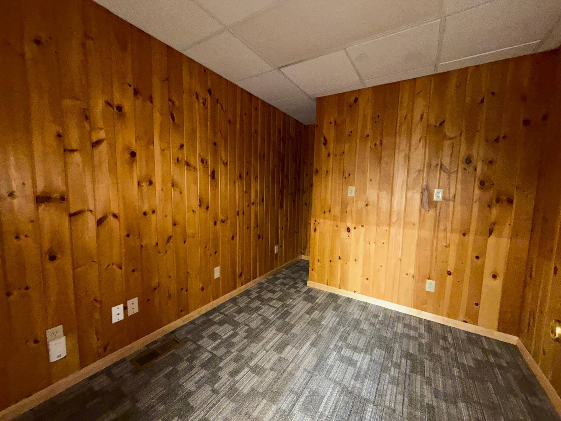 709 Washington Avenue S, Bemidji, MN 56601 Room