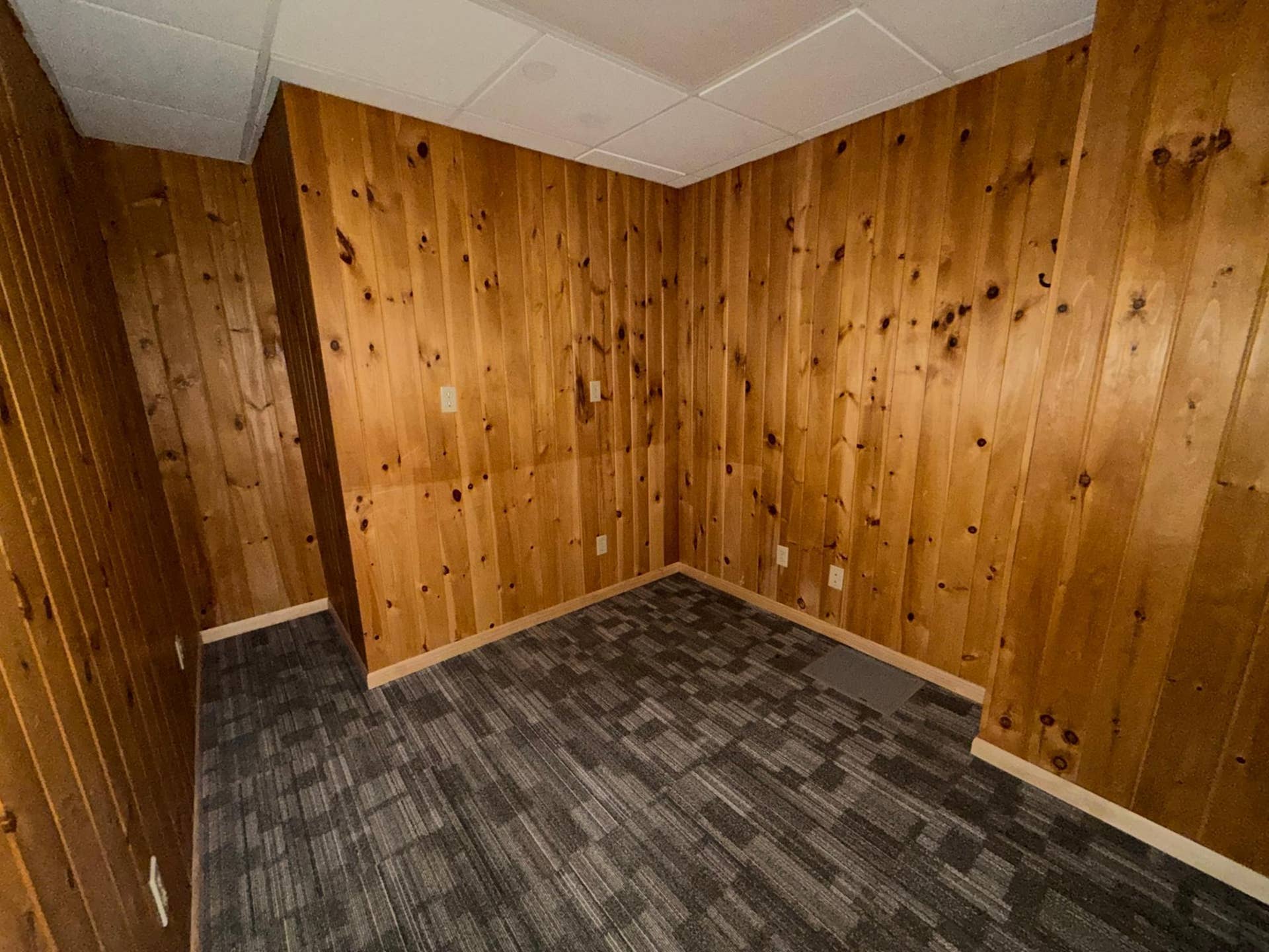 709 Washington Avenue S, Bemidji, MN 56601 Room