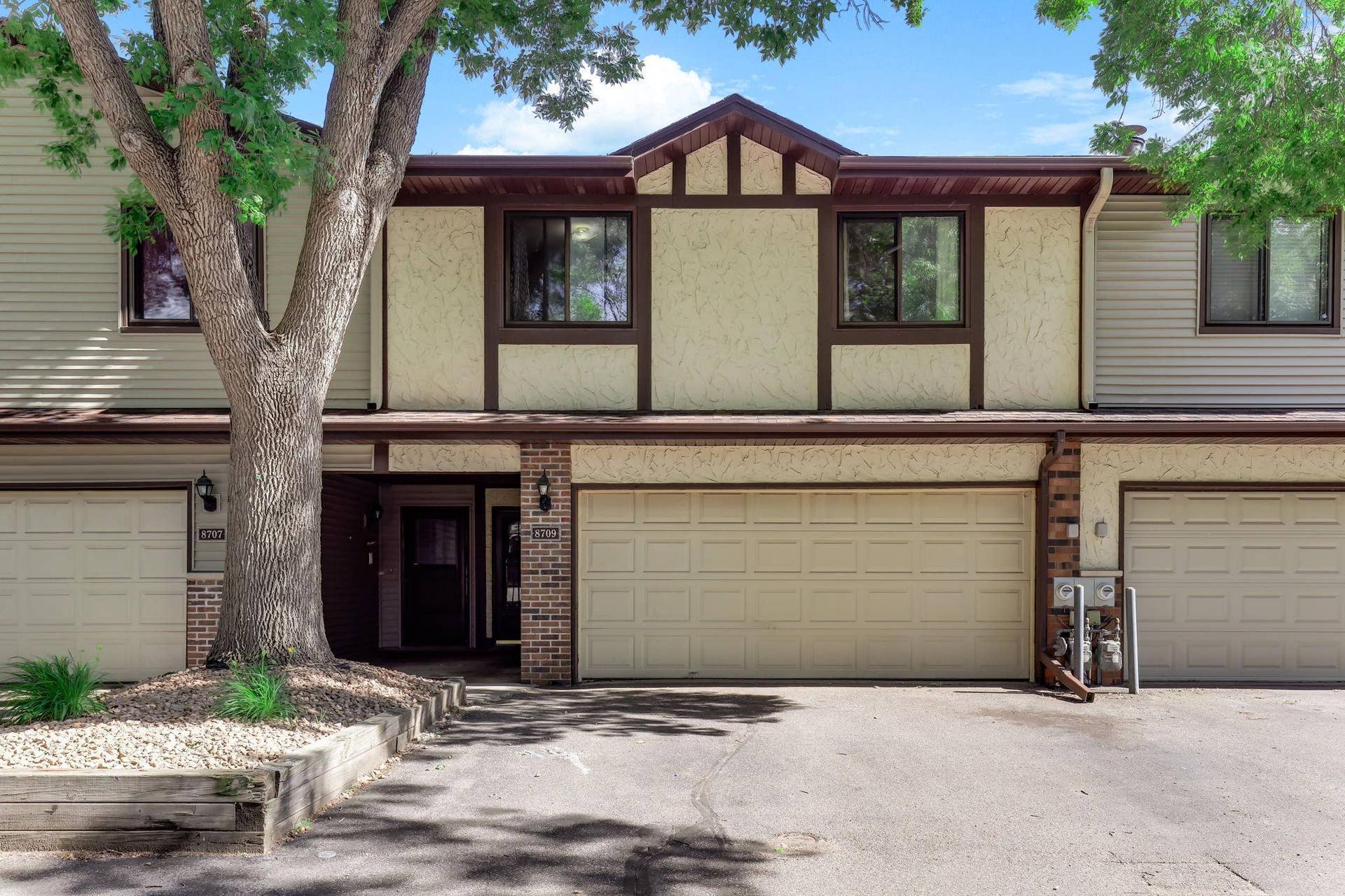 8709 Maplebrook Parkway N, Brooklyn Park, MN 55445
